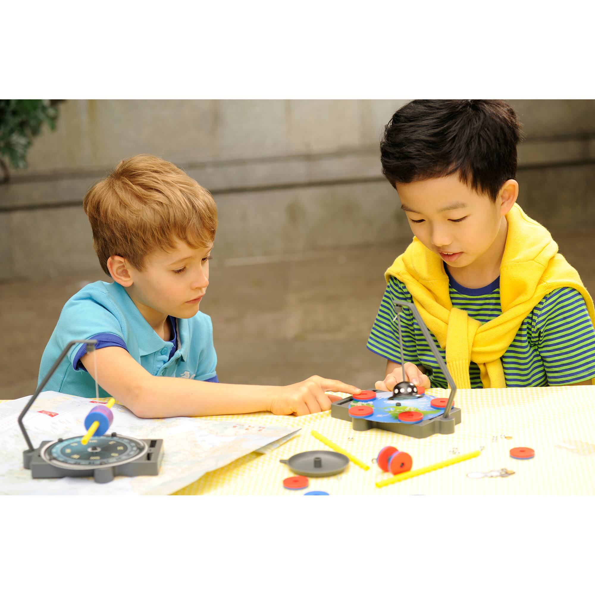 Alt View 1. 4M - 4M: KidzLabs Anti-Gravity Maglev - 7 Physics Projects, Magnetic Levitation STEM.