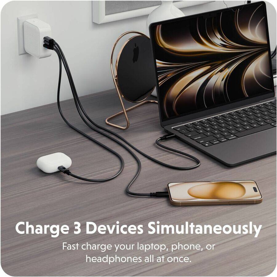 Charge 3 Devices Simultaneously  
Fast charge your laptop, phone, or headphones all at once.