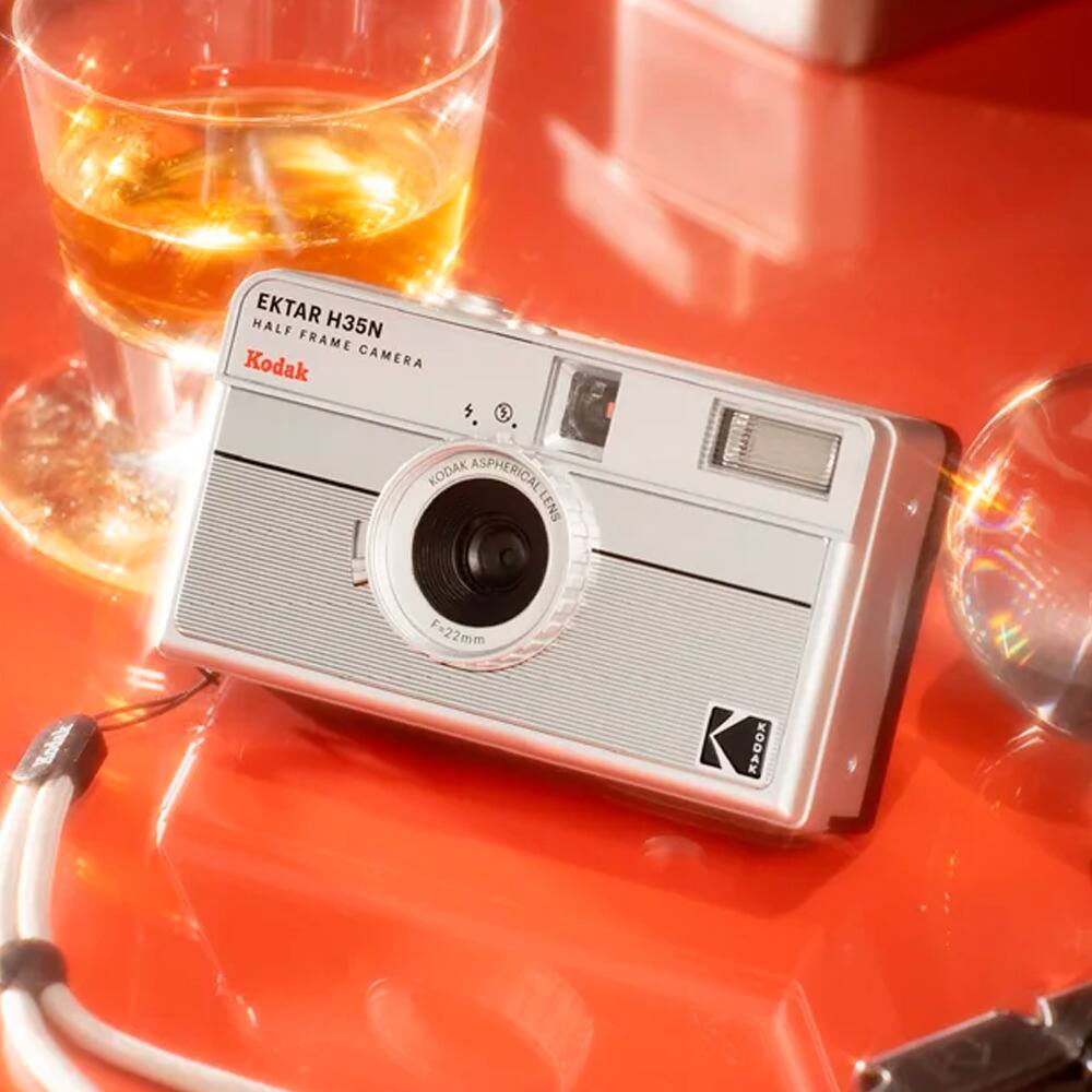 EKTAR H35N HALF FRAME Kodak CAMERA  
3 KODAK ASPHERICAL LENS F=22mm