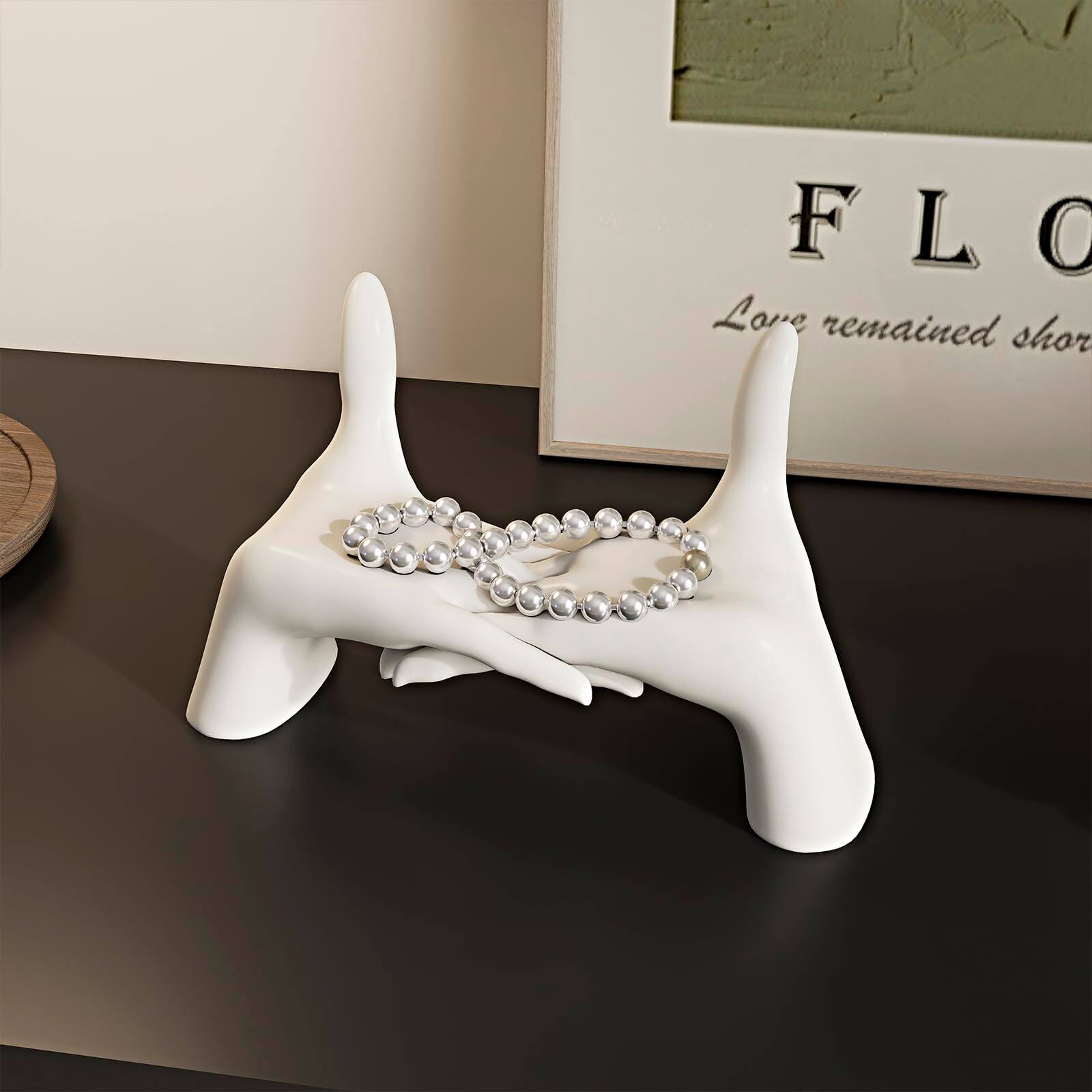 FLO  
Love remained short