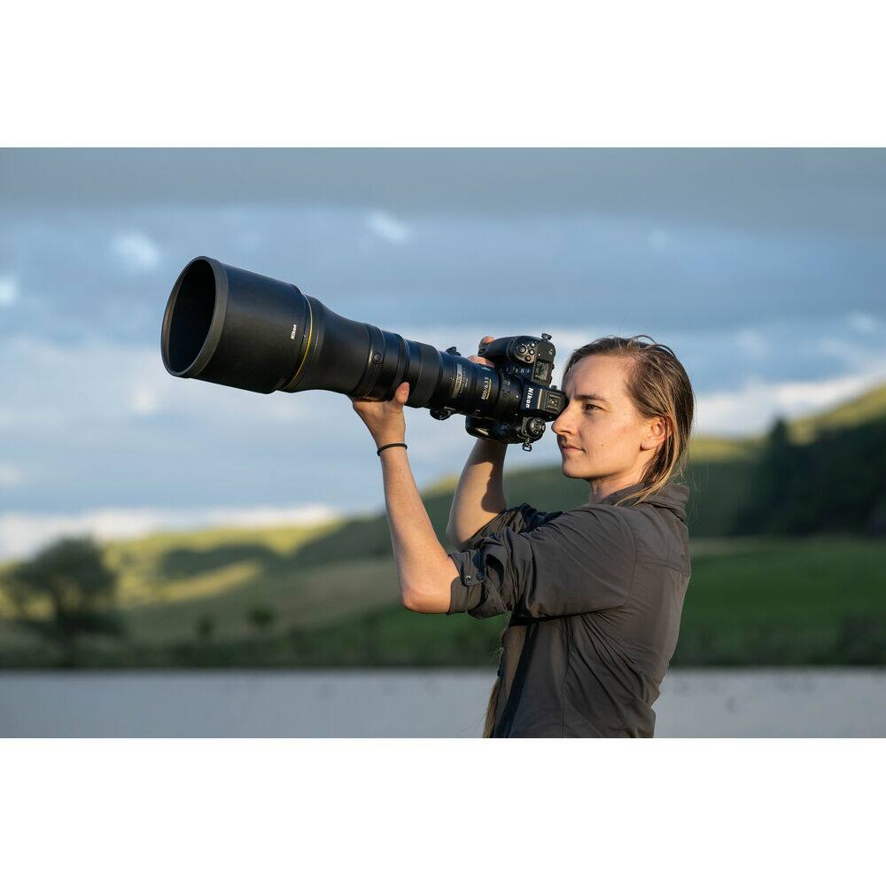 Alt View 6. Nikon - Nikon NIKKOR Z 800mm f/6.3 VR S Super-Telephoto Lens for Nikon Z-Series Mirrorless - Bundle - Black.