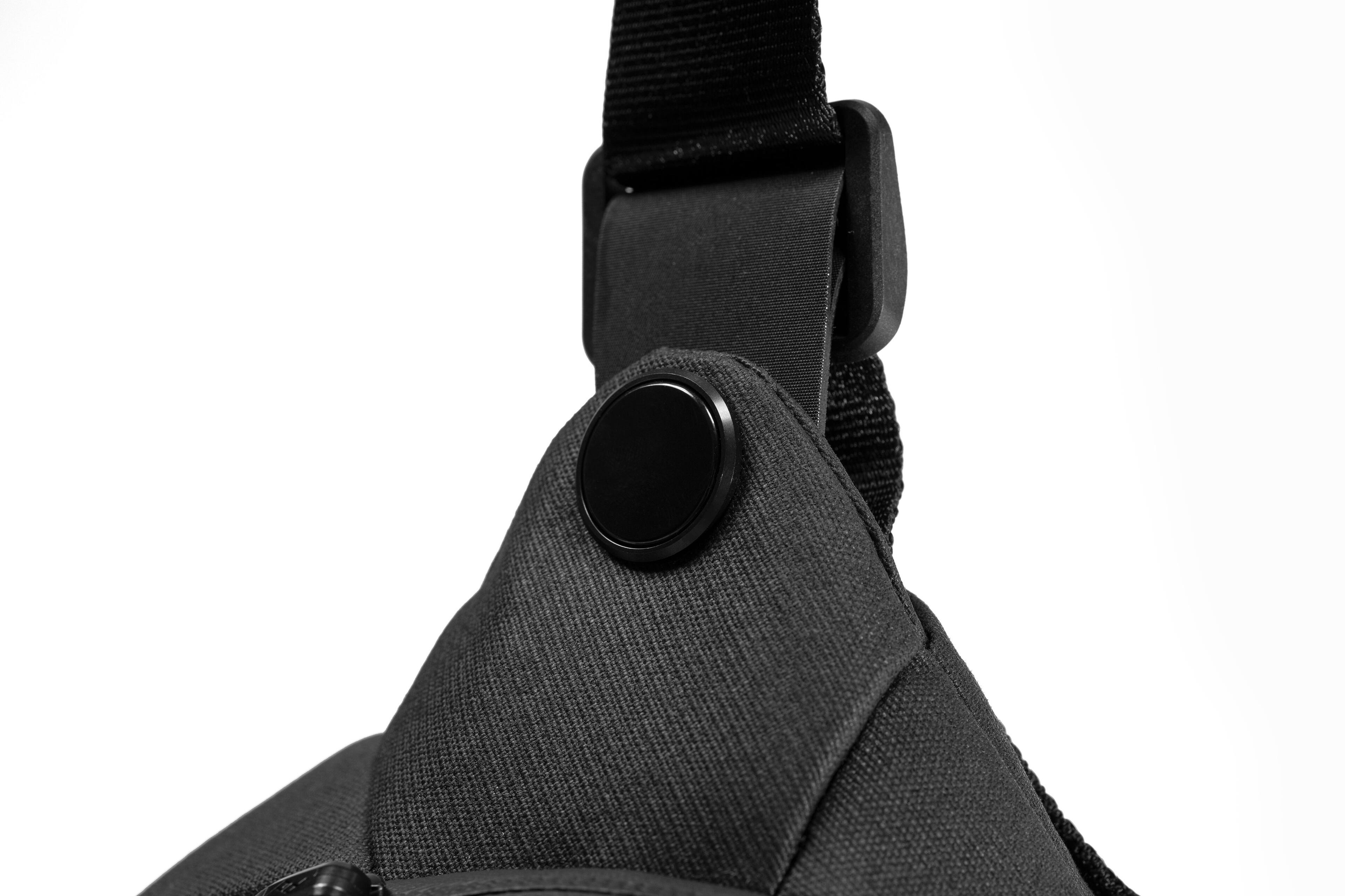 Alt View 17. Peak Design - Everyday Sling 3L - Black.