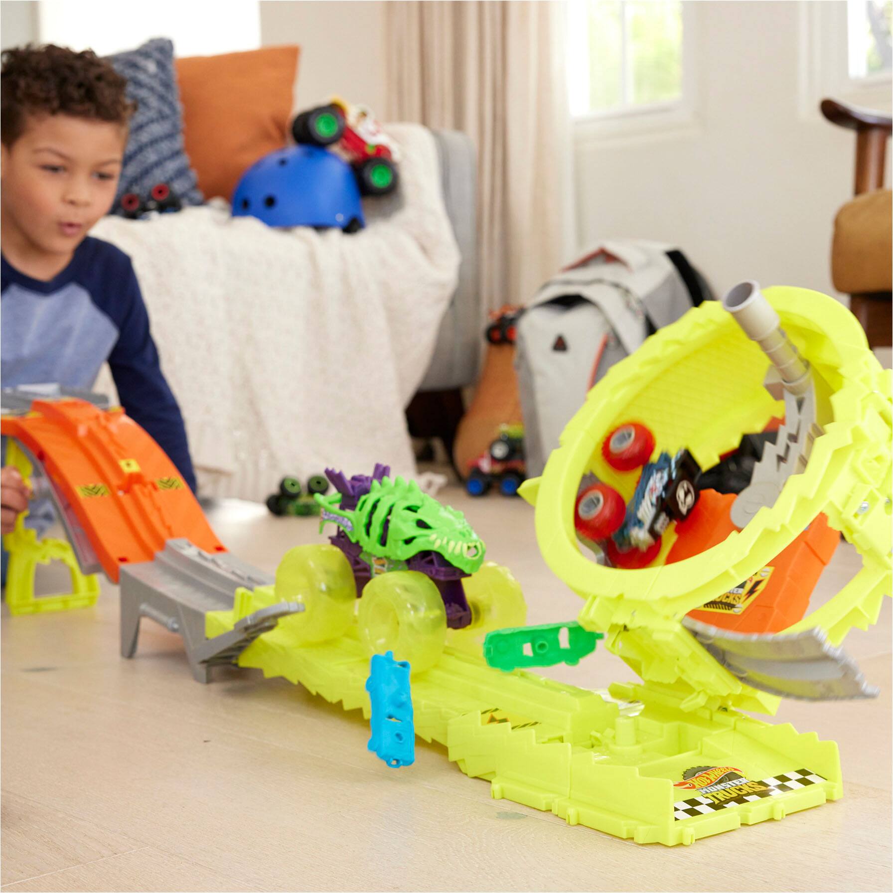 Alt View 5. Hot Wheels - Monster Trucks Charge & Chase Challenge Playset.