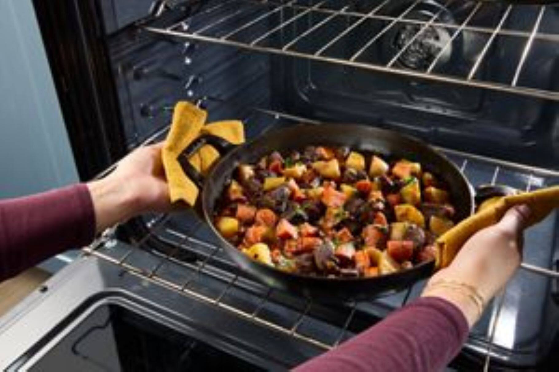 Alt View 5. Whirlpool - 5.3 Cu. Ft. Slide-In Electric Range with No Preheat and Slow Cook Modes - Stainless Steel.