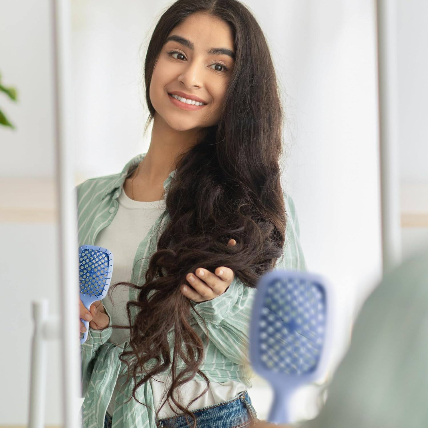 Alt View 6. FHI Heat - UNbrush Mini Wet/Dry Detangling Hair Brush with DuoFlex™ Anti-Static Bristles - Periwinkle Light Blue.