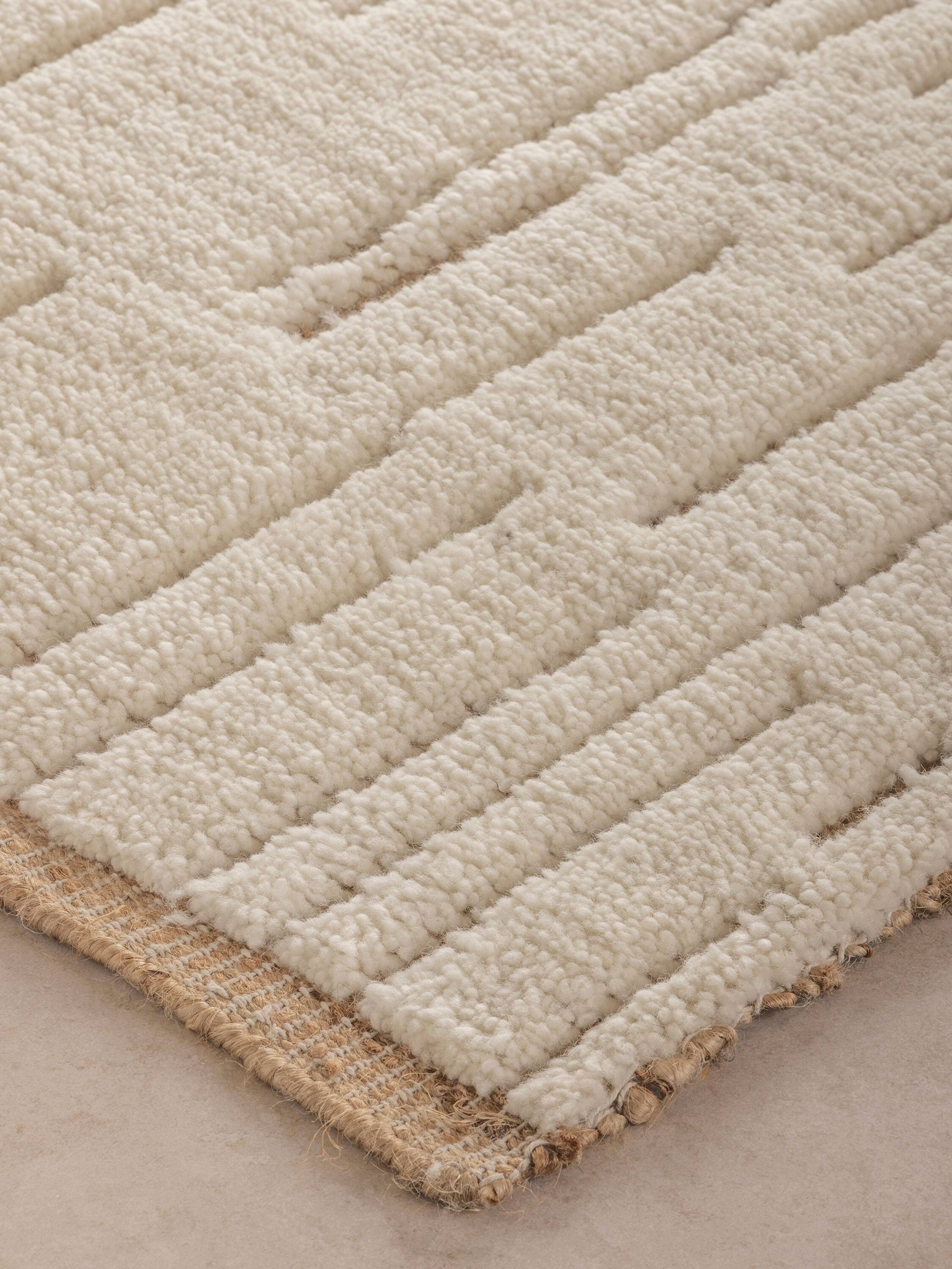 Back. GAURI KOHLI - Narita Rug - Shades of ivory and brown.