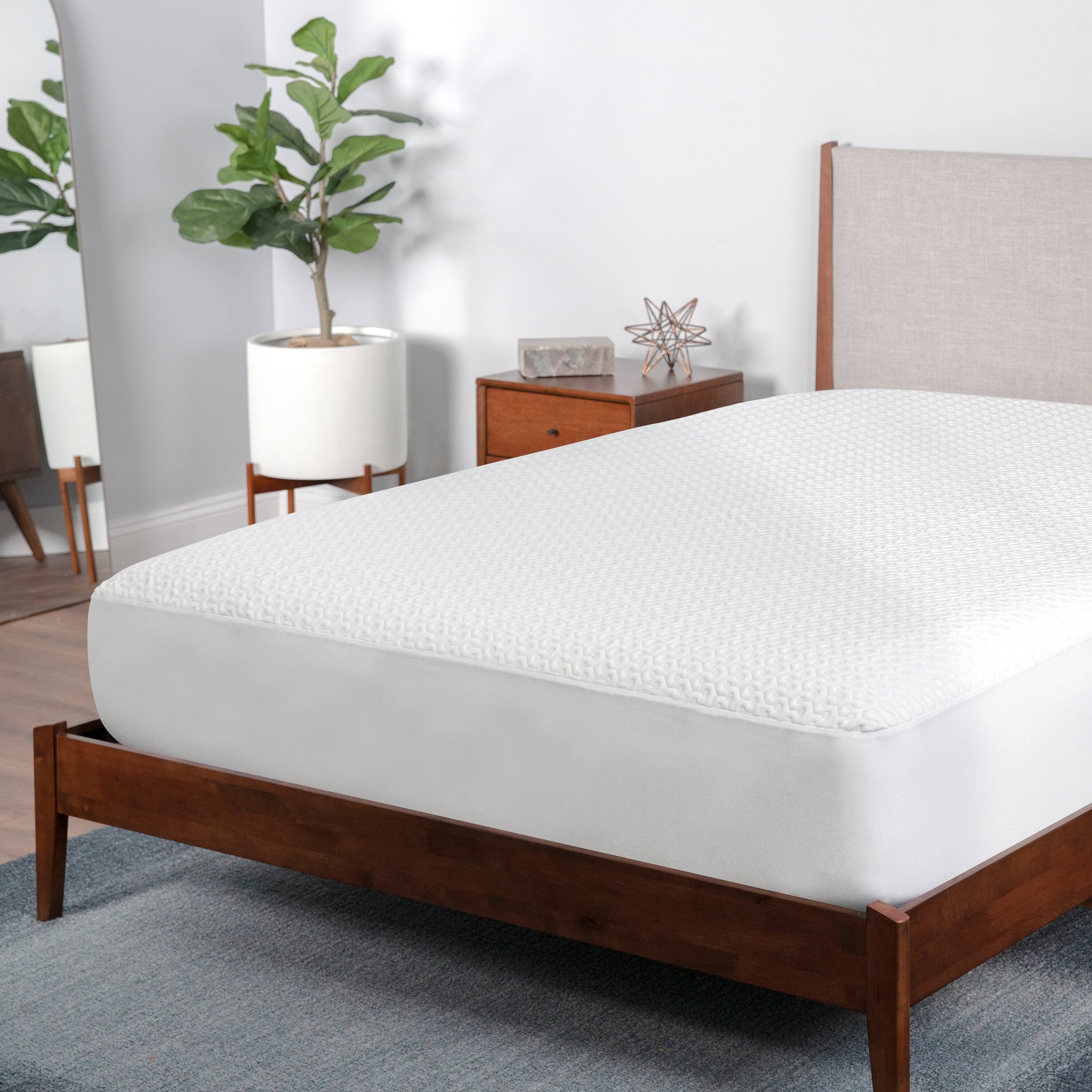 Angle. Bedgear - Dri-Tec Mattress Protector - White, Split queen - White.