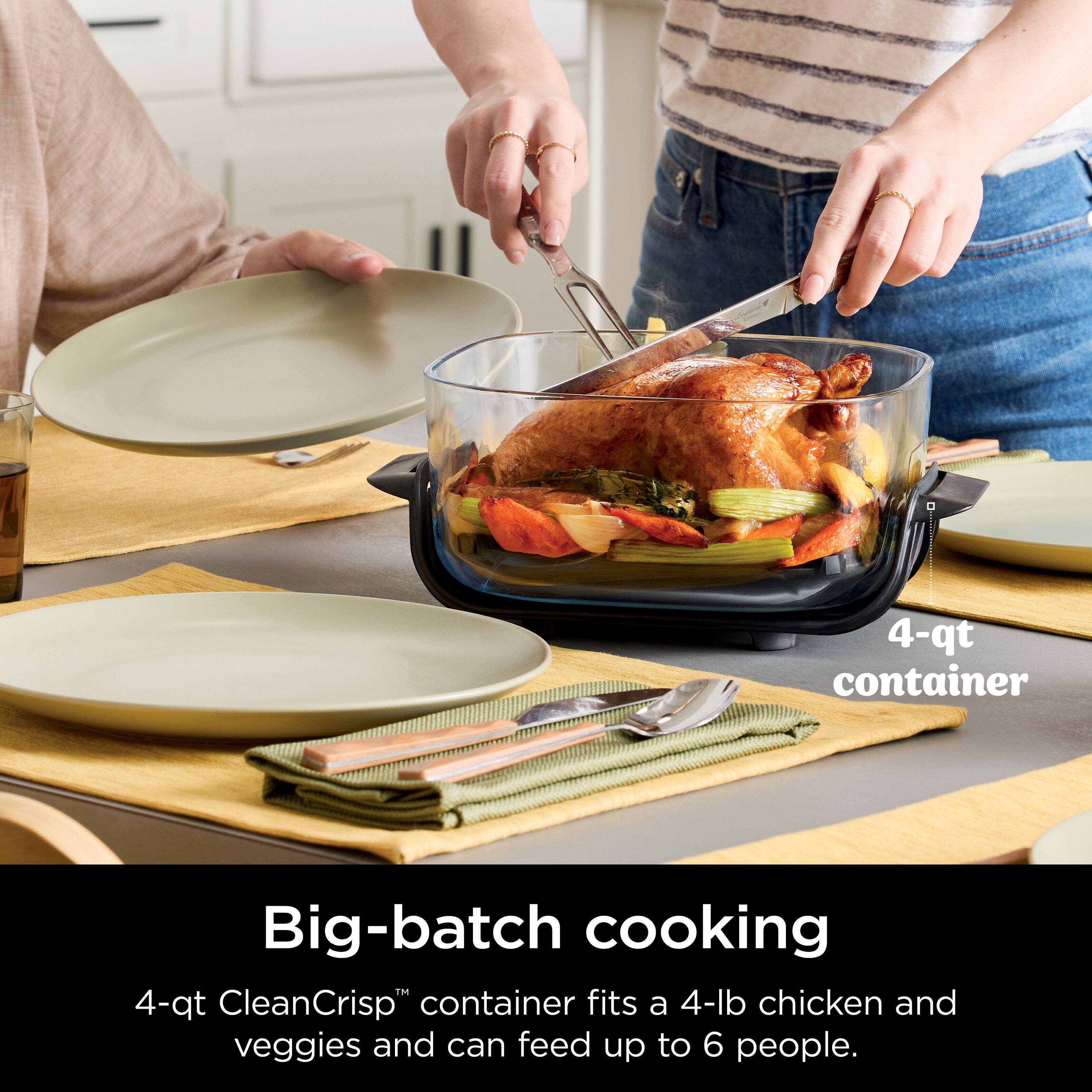 Big-batch cooking

4-qt CleanCrisp™ container fits a 4-lb chicken and veggies and can feed up to 6 people.