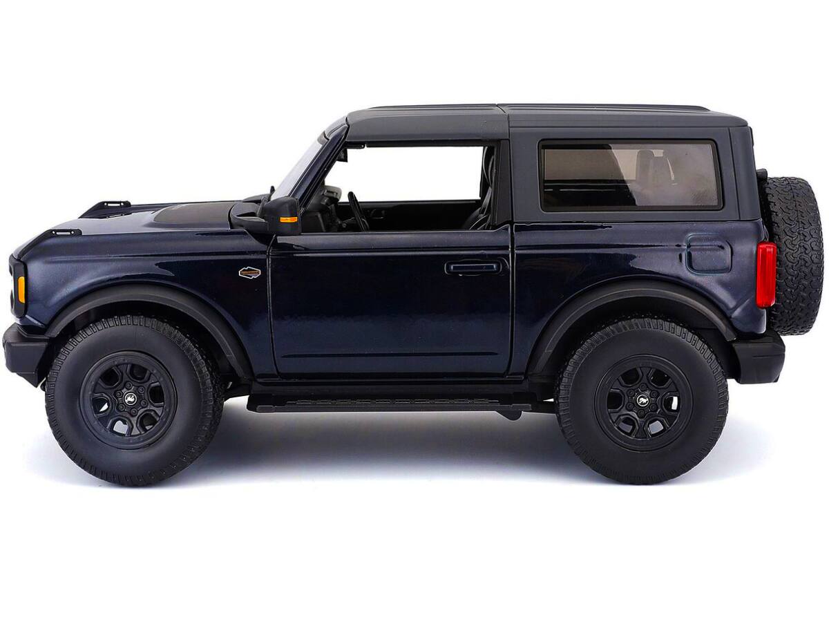 Alt View 3. Maisto - 2021 Ford Bronco Wildtrak Dark Blue Metallic with Dark Gray Top "Special Edition" 1/18 Diecast Model Car by Maisto.