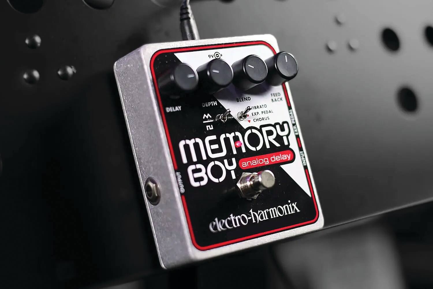 Memory Boy  
Analog Delay  
Electro-Harmonix  

9V  
Input  
Output  

Delay  
Depth  
Blend  
Feed Back  
Vibrato  
Exp. Pedal  
Chorus  
Memory