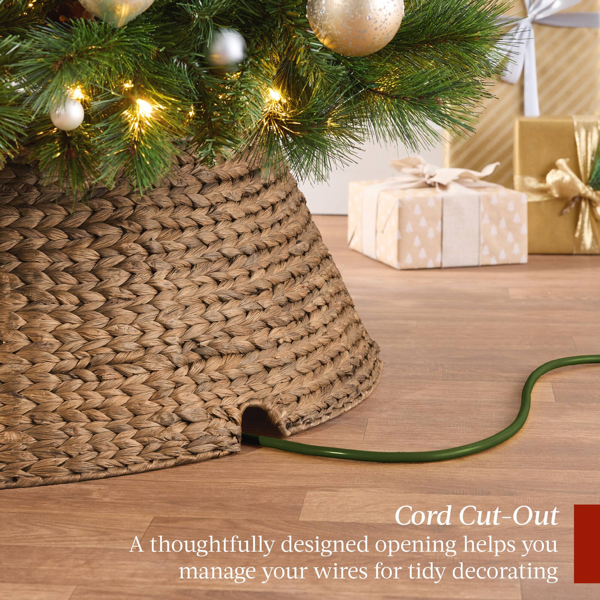 Cord Cut-Out  
A thoughtfully designed opening helps you manage your wires for tidy decorating