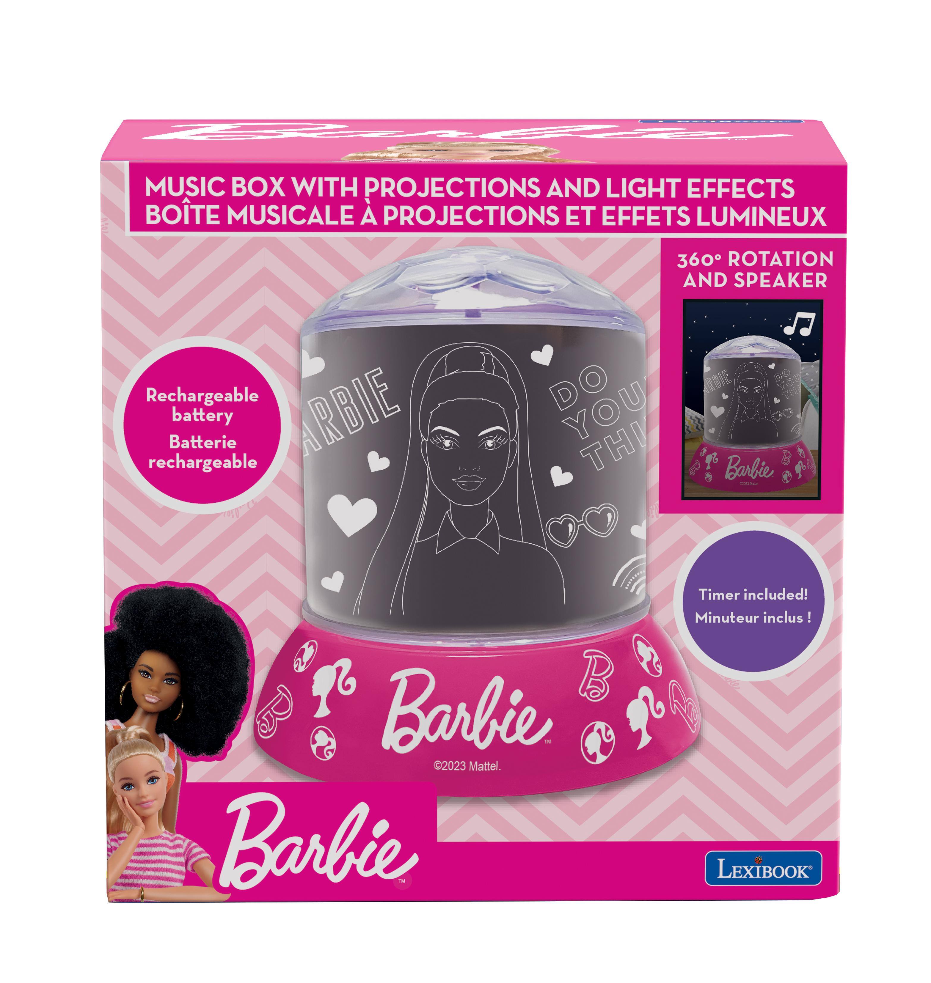 Barbie  
MUSIC BOX WITH PROJECTIONS AND LIGHT EFFECTS  
BOÎTE MUSICALE À PROJECTIONS ET EFFETS LUMINEUX  
Rechargeable battery  
Batterie rechargeable  
360° ROTATION AND SPEAKER  
DO YOU THE THING  
Babie  
Babie 2023 Mattel  
Timer included!  
Minuteur inclus!  
LEXIBOOK