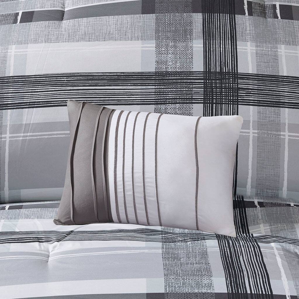 Alt View 4. Gracie Mills - Gracie Mills Marianthi Modern Plaid Comforter Set - Black.