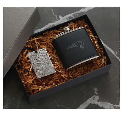 Front. Wendell August Forge - 5oz.Traveler Flask & Bag Tag Gift Set - Silver.