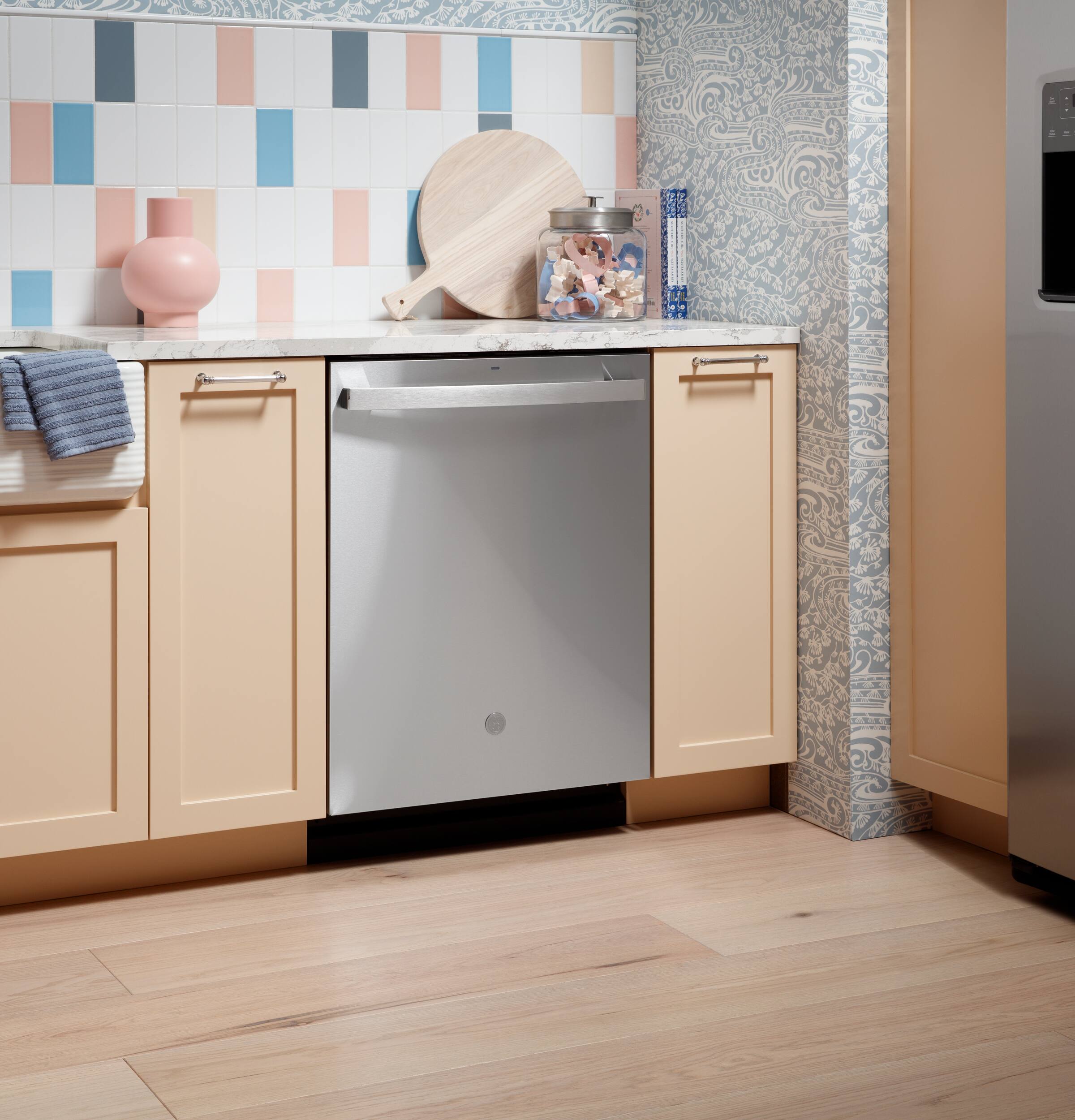 Alt View 20. GE - ENERGY STAR 24" Top Control Built-In Stainless Steel Tub Dishwasher with Sanitize Cycle and Dry Boost, 48 dBA - Stainless Steel.