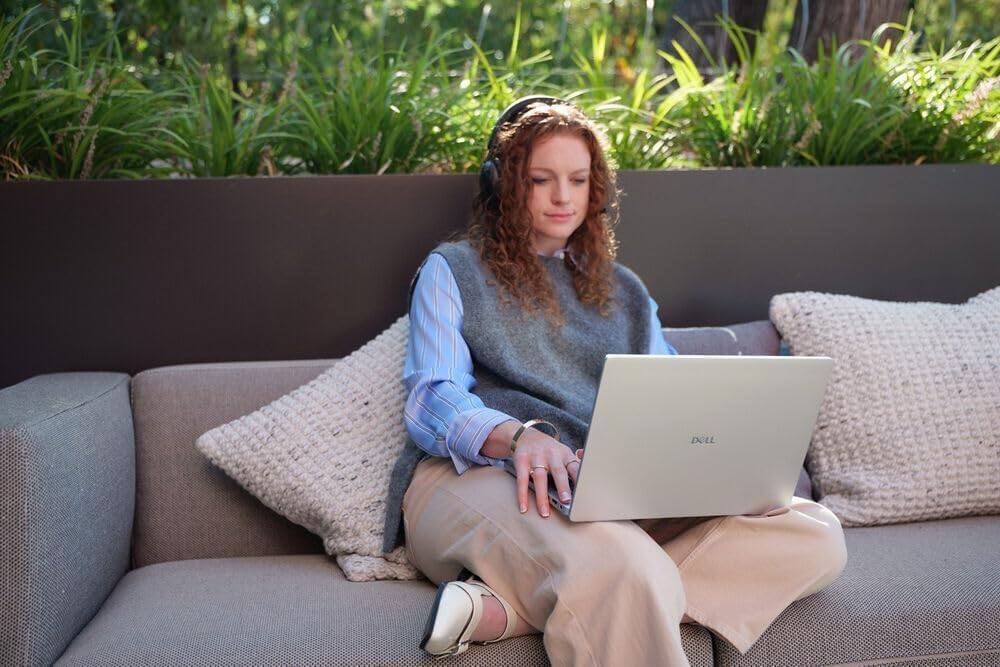 Alt View 7. Dell - Pro 14 Plus 14" WUXGA Laptop - Intel Core Ultra 7 266V - 16GB Memory - 512GB SSD - Thunderbolt 4 - Backlit - Win 11Pro - Silver.