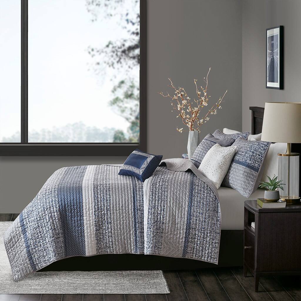 Alt View 1. Gracie Mills - Gracie Mills Hickman 6 Piece Striped Reversible Jacquard Quilt Set with Throw Pillows - Navy.