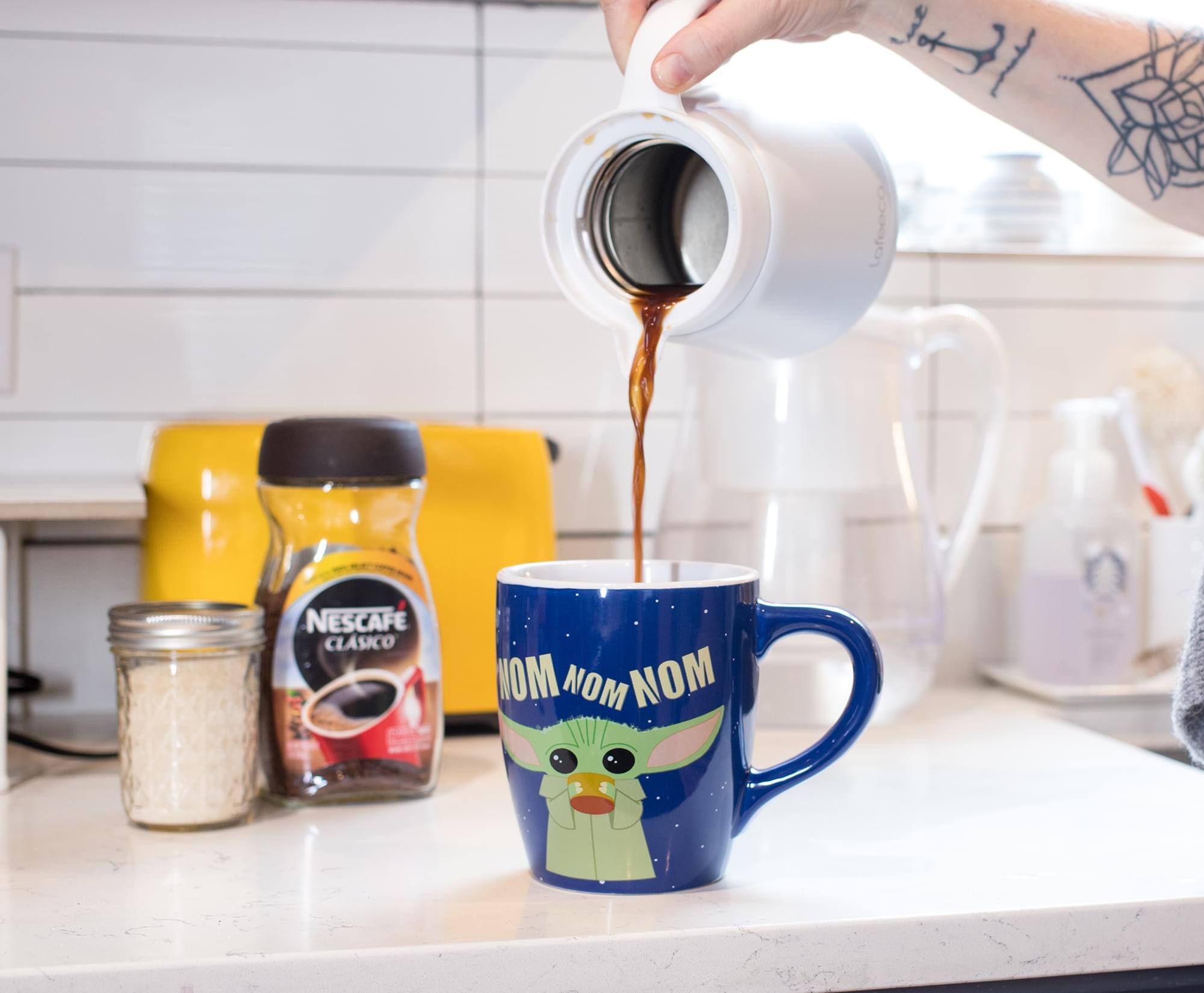 Nescafé Clásico  
NOM NOM NOM