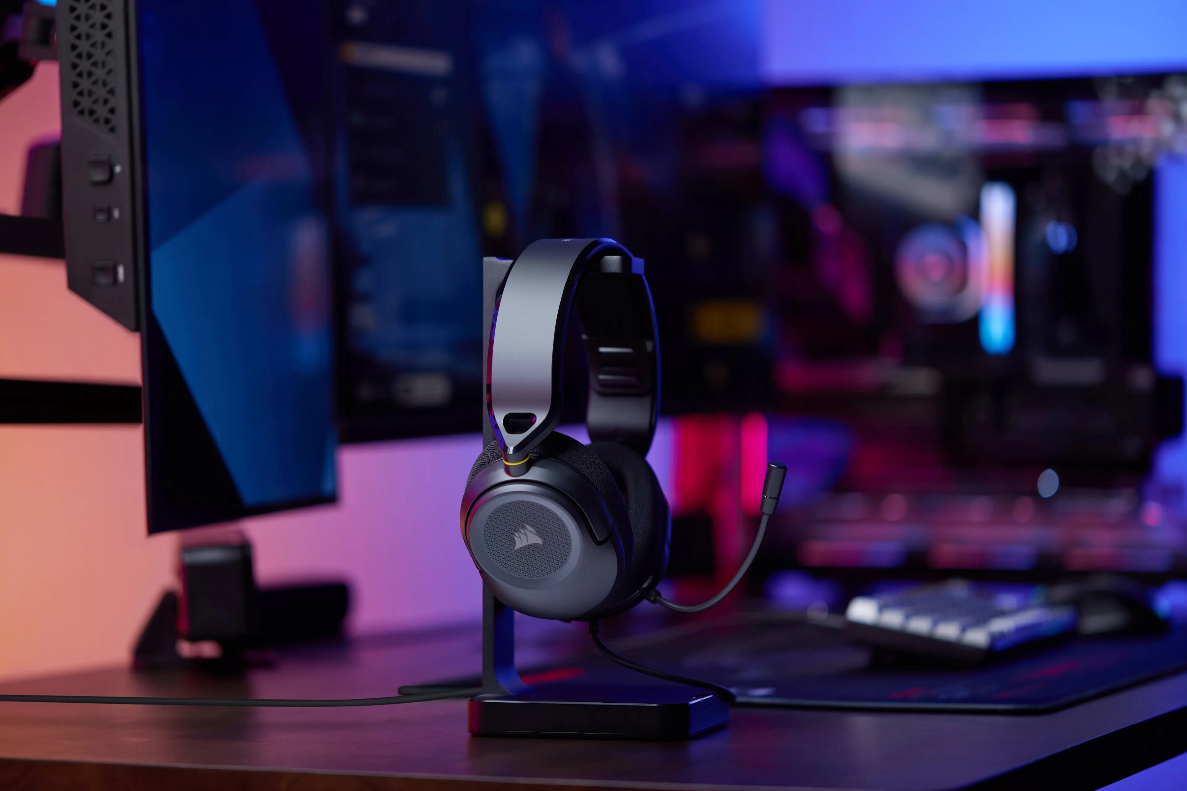 Alt View 8. CORSAIR - HS35 v3 Wired Over-the-Ear Gaming Headset for PC,Xbox One,Xbox Series X|S,PS5,PS4, Nintendo Switch and Mobile - Carbon.