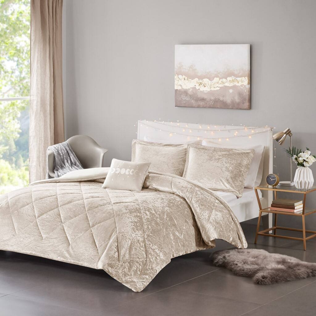 Alt View 1. Gracie Mills - Gracie Mills Andrea Duvet Cover Set with Throw Pillow - Champagne.
