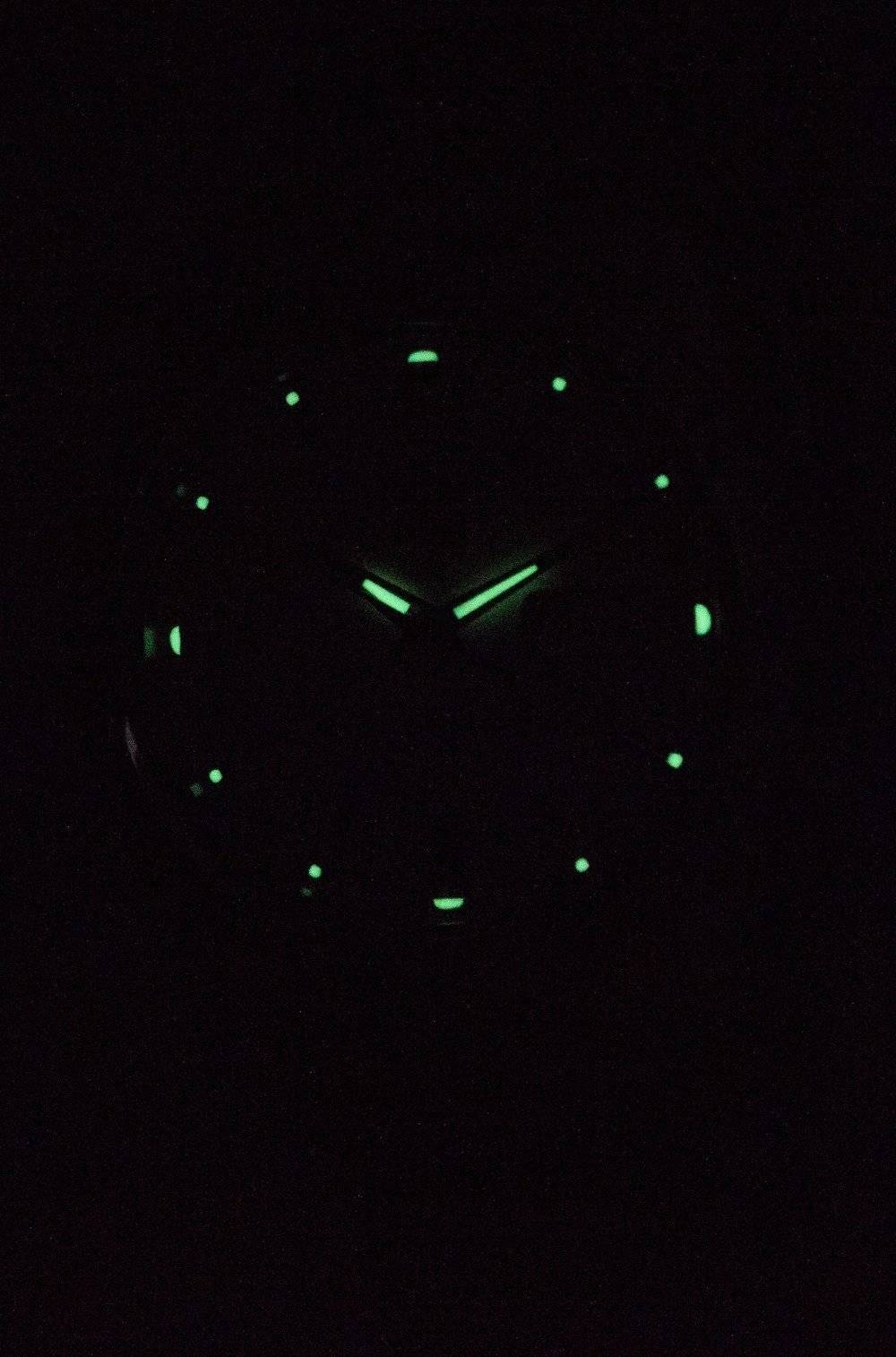 Angle. Seiko - Seiko 5 Automatic SNKD97J1 Mens Watch 21 Jewels Japan Made Stainless Steel White Dial Day/Date Display 50M - Silver/White.