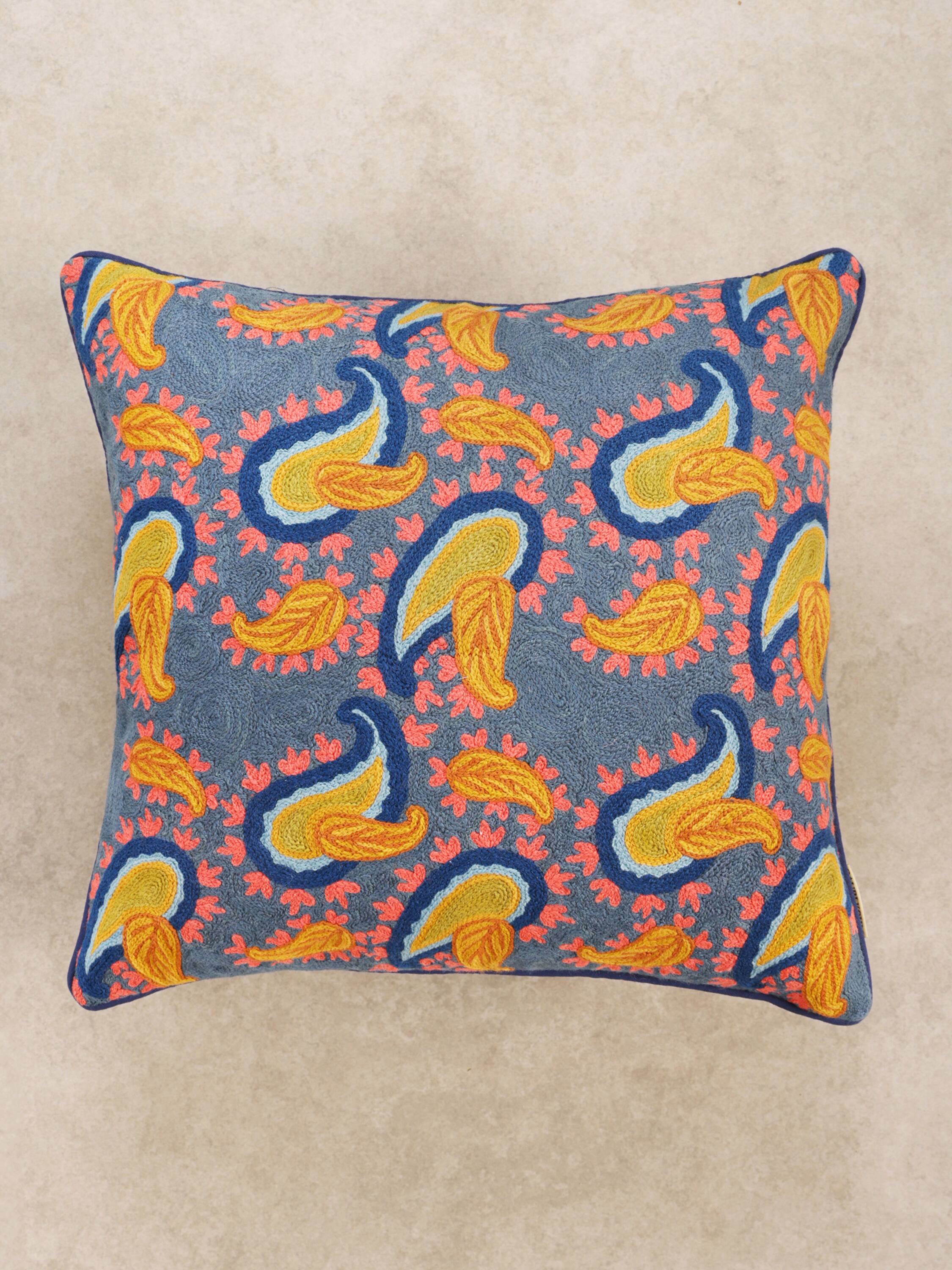 Angle. GAURI KOHLI - Havana Pillow - Multicolored.