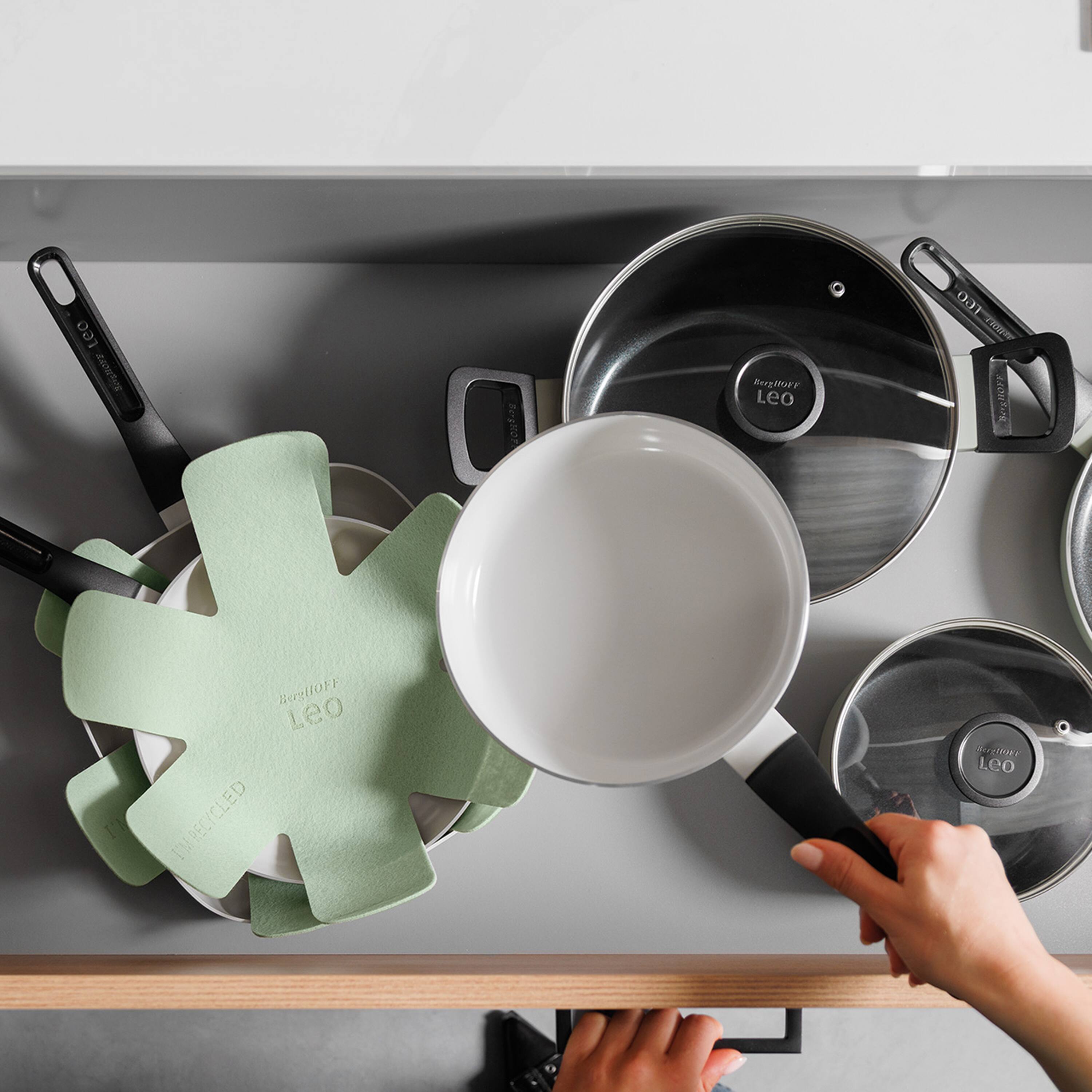 BergHOFF Leo  
ByhOrE  
I'M BOqHOFF Leo  
UMPECYCLED  
LCO