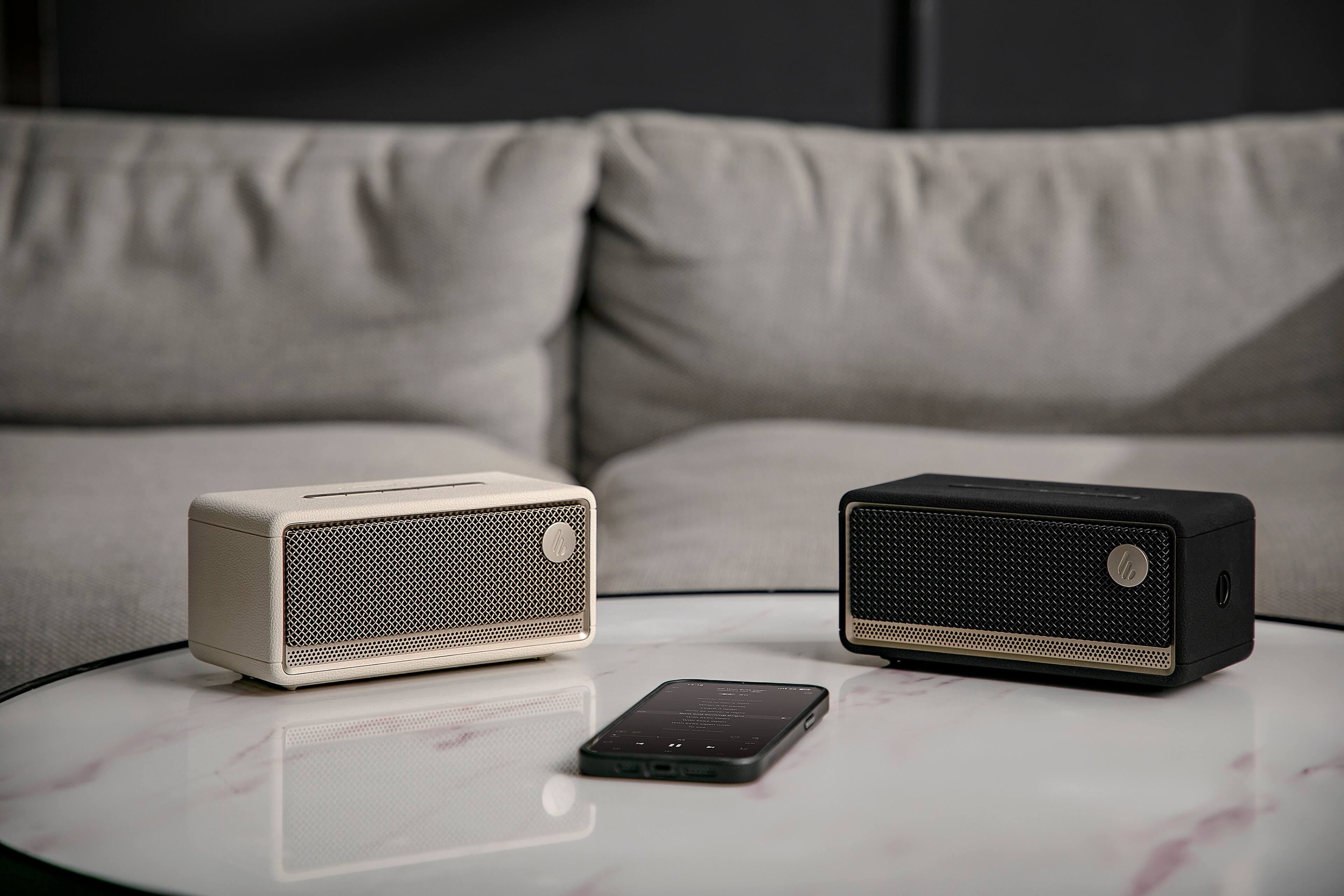 Alt View 7. Edifier - ES60 Portable Speaker - Black.