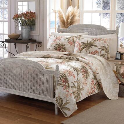 Front. Hivvago - King Cotton Coastal Palm Tree Floral 3 Piece Reversible Quilt Set - Multicolor.