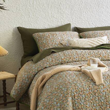 Front. Comfort Essence - Floral Quilt Set Cute Vintage Flower Cottagecore Shabby Chic For Women Teen Reversible Lightweight Bedspread - Olive Green-Queen / Full.