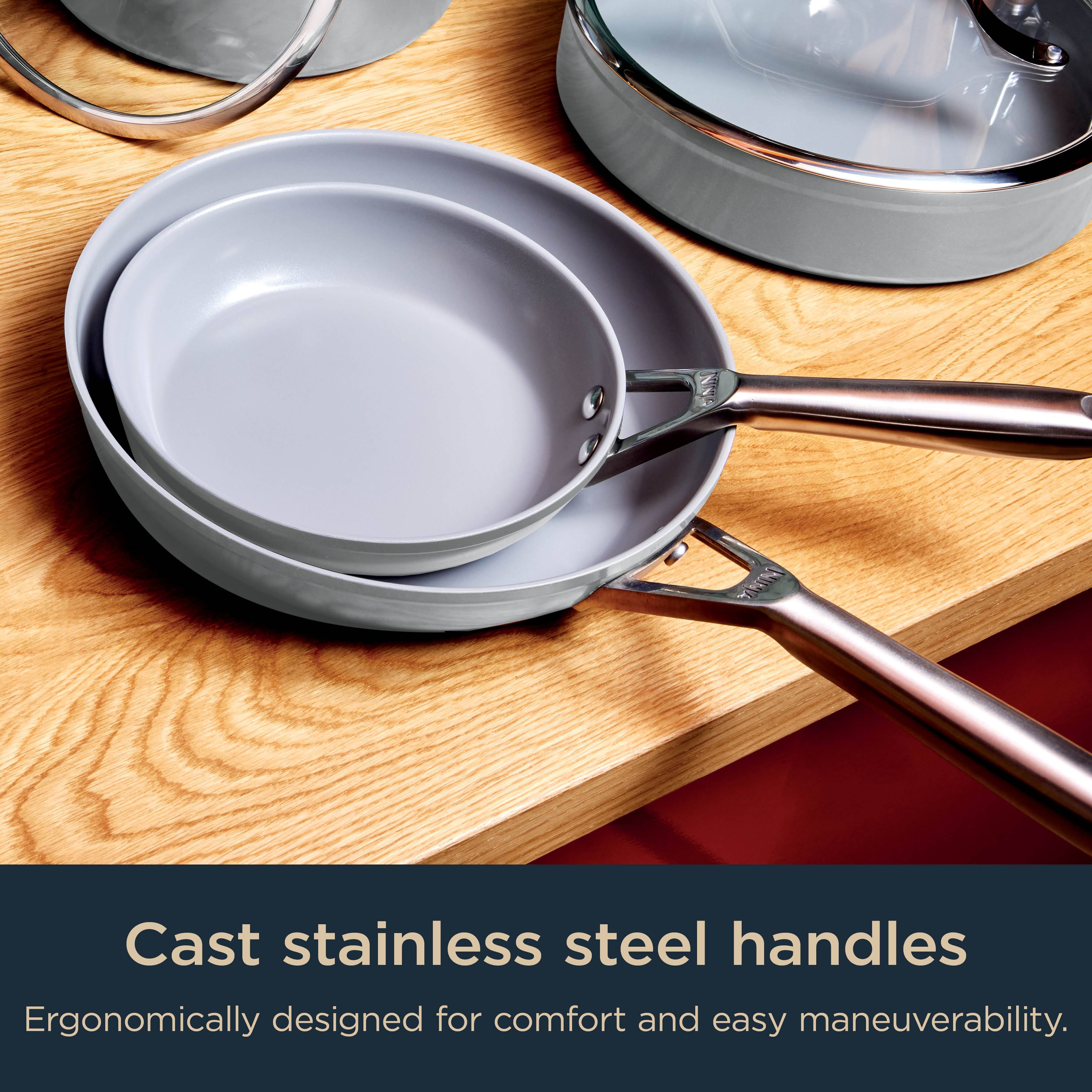 Cast stainless steel handles  
Ergonomically designed for comfort and easy maneuverability.
