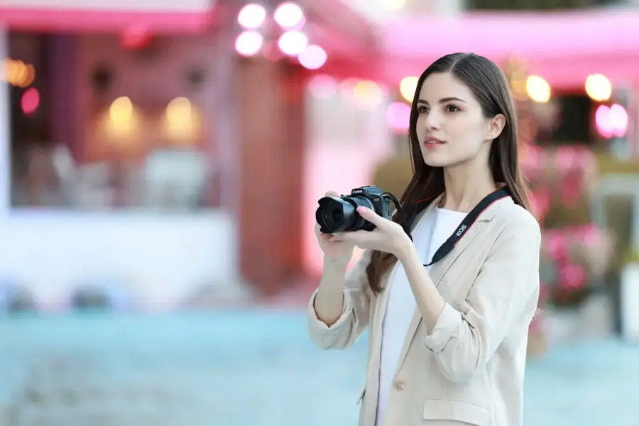 Alt View 21. Canon - EOS R100 4K Video Mirrorless Camera with RF-S18-45mm f/4.5-6.3 IS STM Lens - Black.
