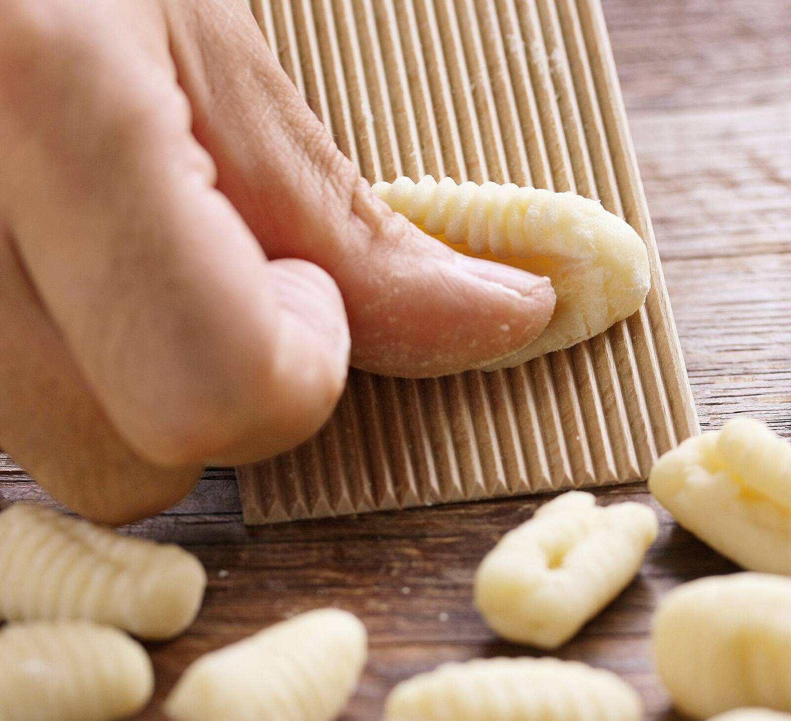 Alt View 1. Kuchenprofi - Pasta Casa Gnocchi Board - Brown.