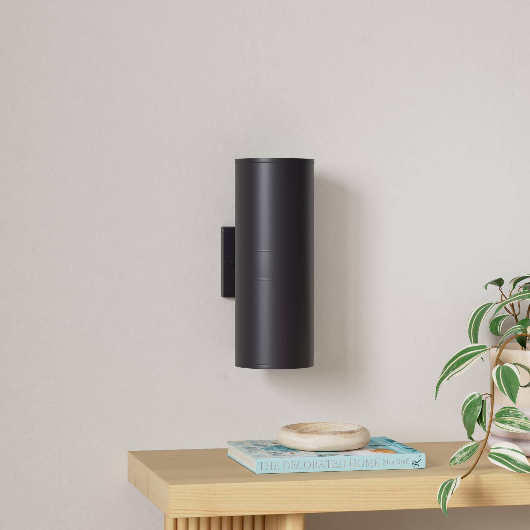 THE DECORATED HOME  
Meg Braff