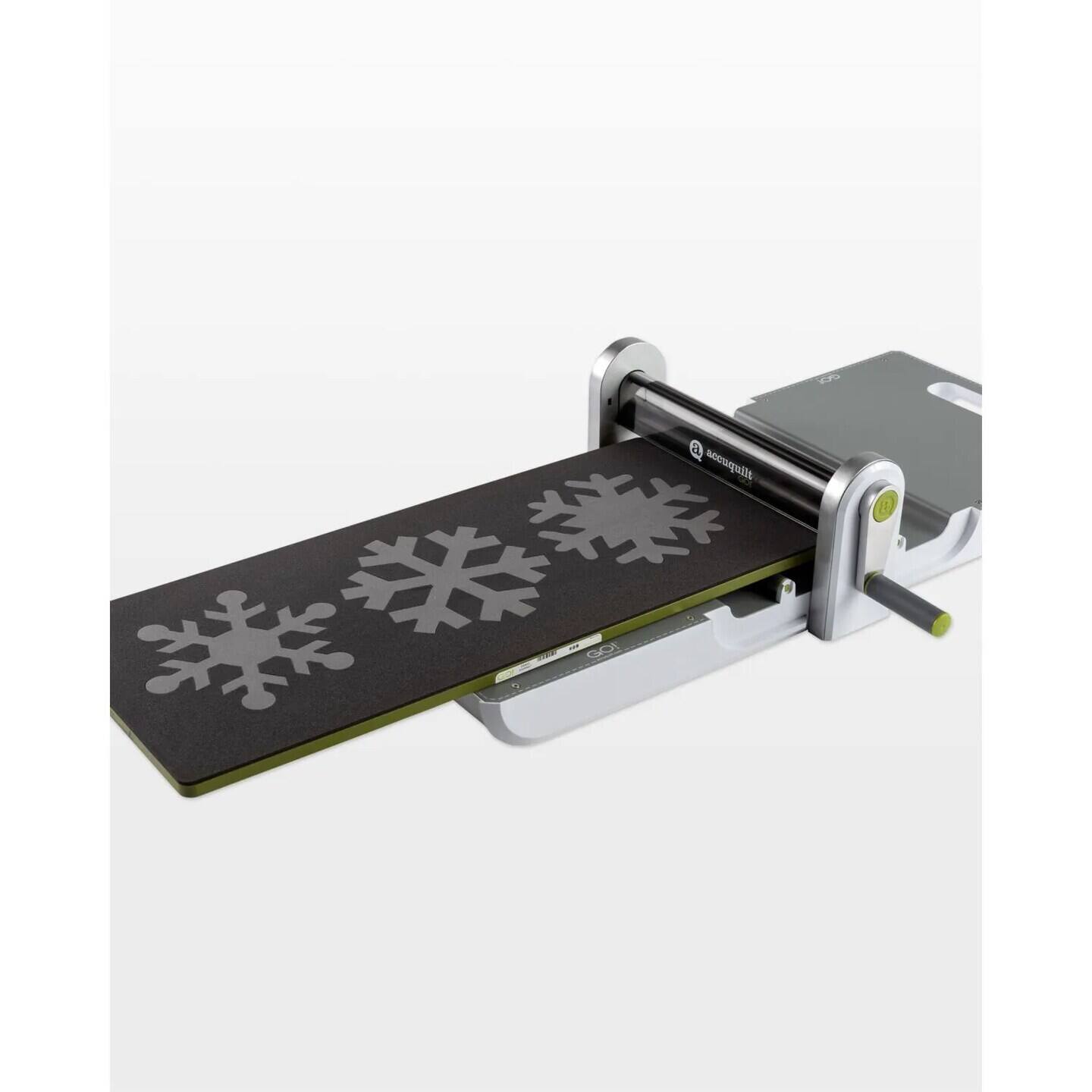 Angle. AccuQuilt - GO! Snowflakes-7 Die - Multicolor.