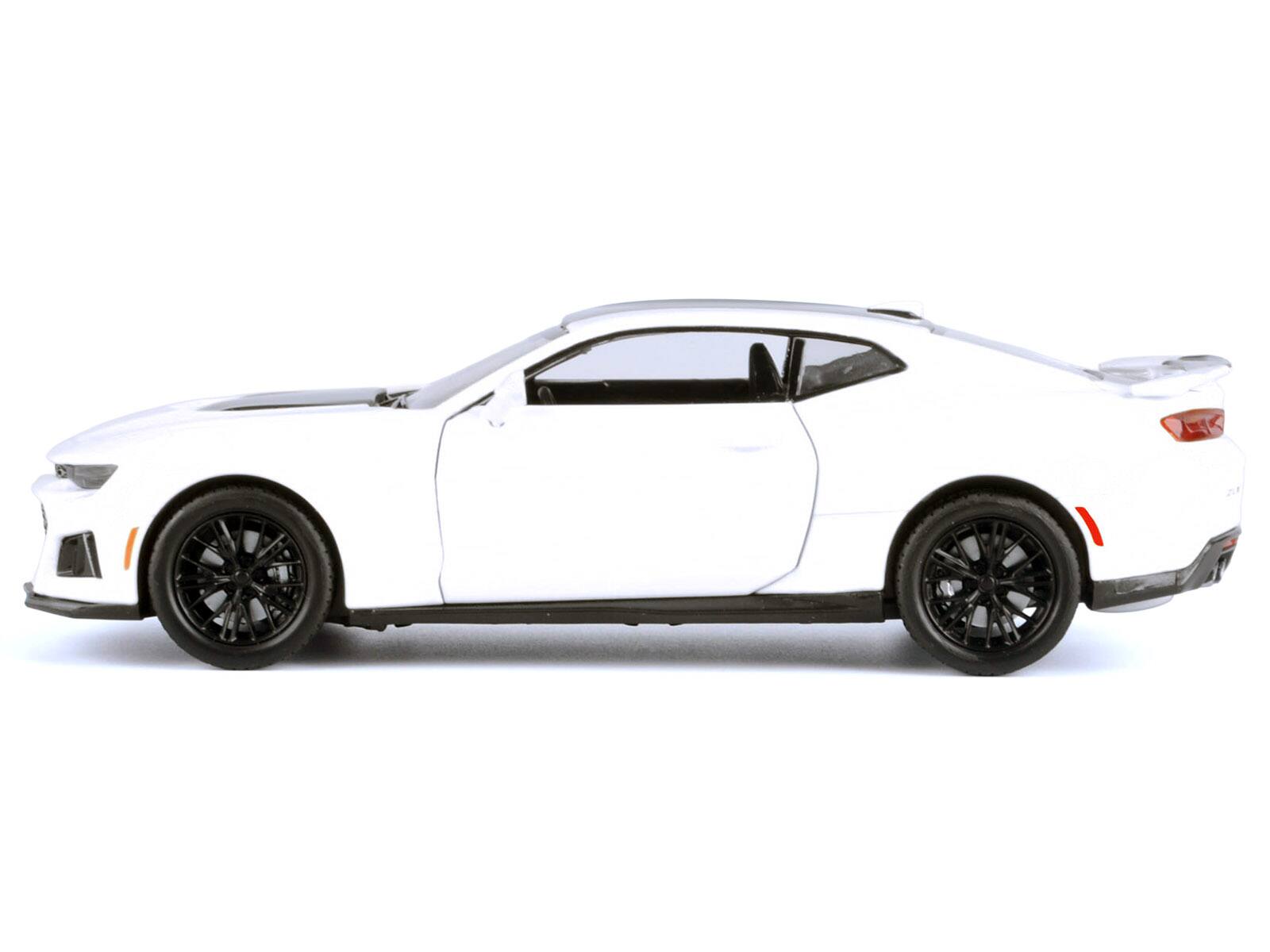 Alt View 1. Motormax - 2017 Chevrolet Camaro ZL1 White 1/24 Diecast Model Car by Motormax.