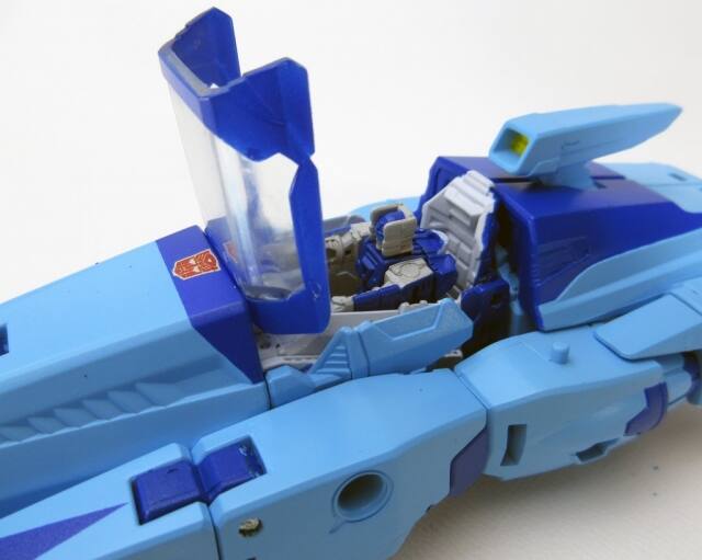 Alt View 4. Transformers - LG25 Blurr | Japanese Transformers Legends.