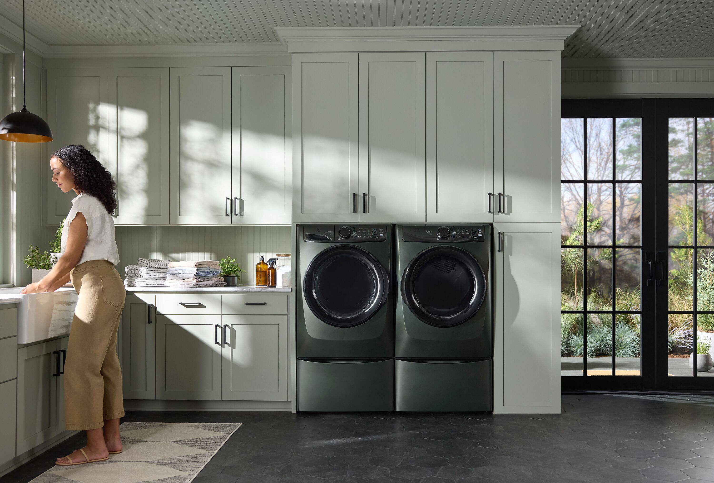 Alt View 6. Electrolux - Front Load Perfect Steam™ Electric Dryer with Balanced Dry™ and Instant Refresh – 8.0 Cu. Ft. - Alpine.