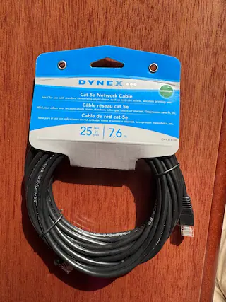 DYNEX Cat-5e Network Cable
Ideal for use with standard networking applications, such as internet access, wireless printing, etc.
Câble réseau cat 5e
Idéal pour utiliser avec les applications réseau standard, telles que l'accès à l'Internet, l'impression sans fil, etc.
Cable de red cat-5e
Ideal para el uso con aplicaciones de red estandar, como el acceso a Internet, la impresión inalámbrica, etc.
25 feet / 7.6 m
DX-C114198
