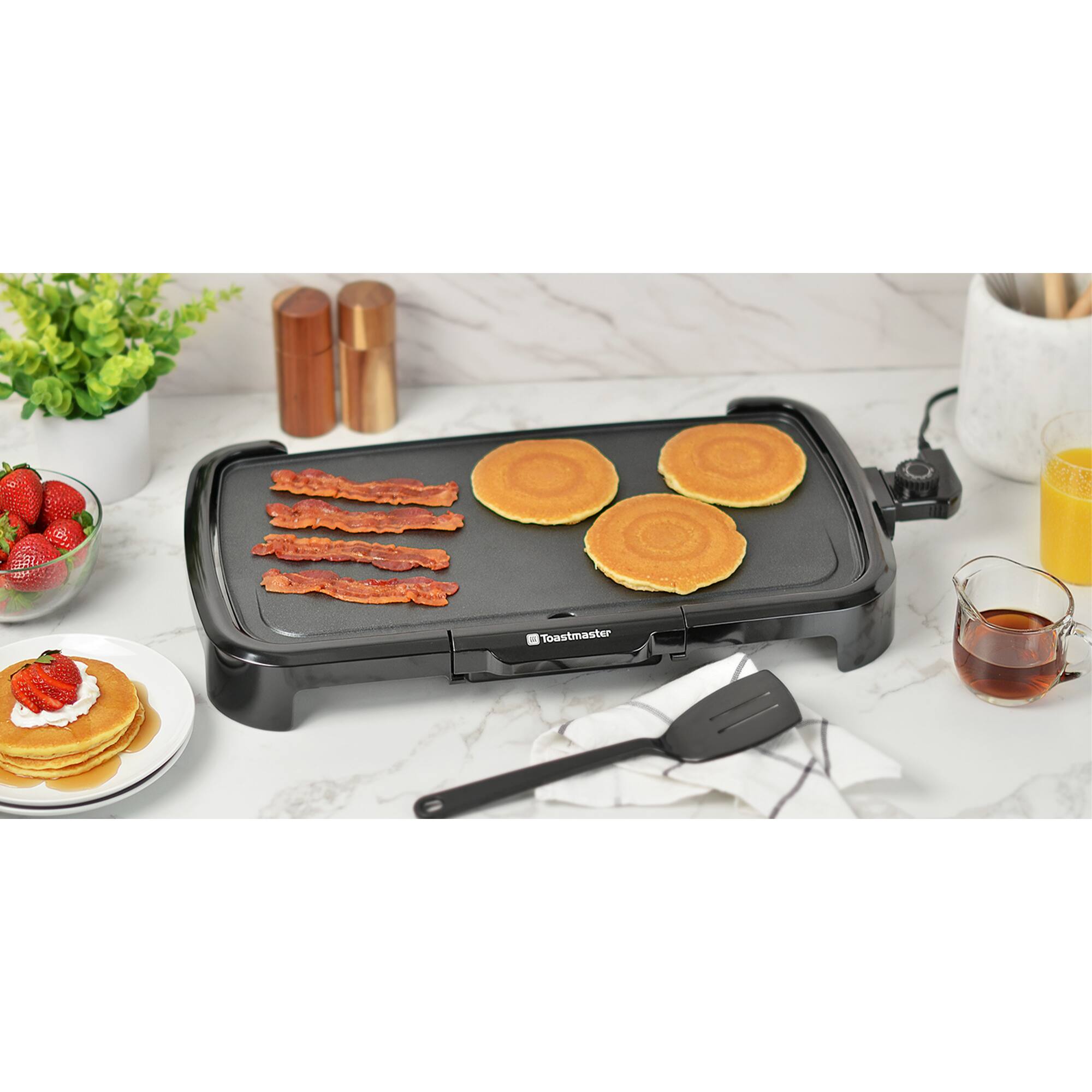 Left. Toastmaster - 10" x 20" Electric Griddle - Black.