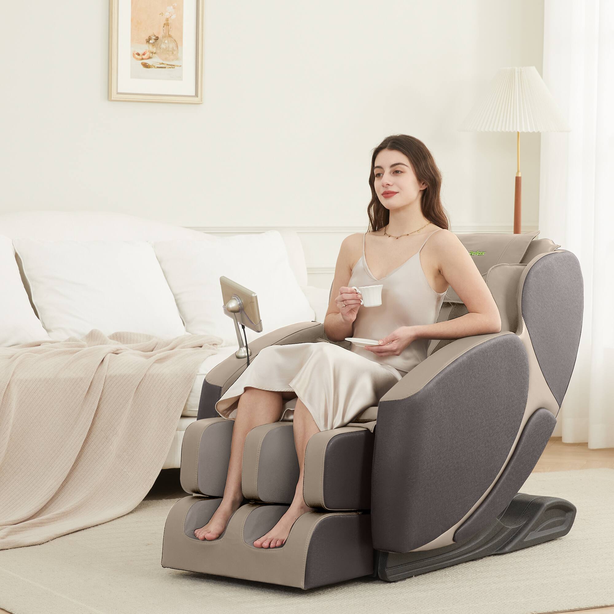 Alt View 1. Essen Blissed - Favor BS-06 Full Body Zero Gravity with Shiatsu Massage Chair - Brown.