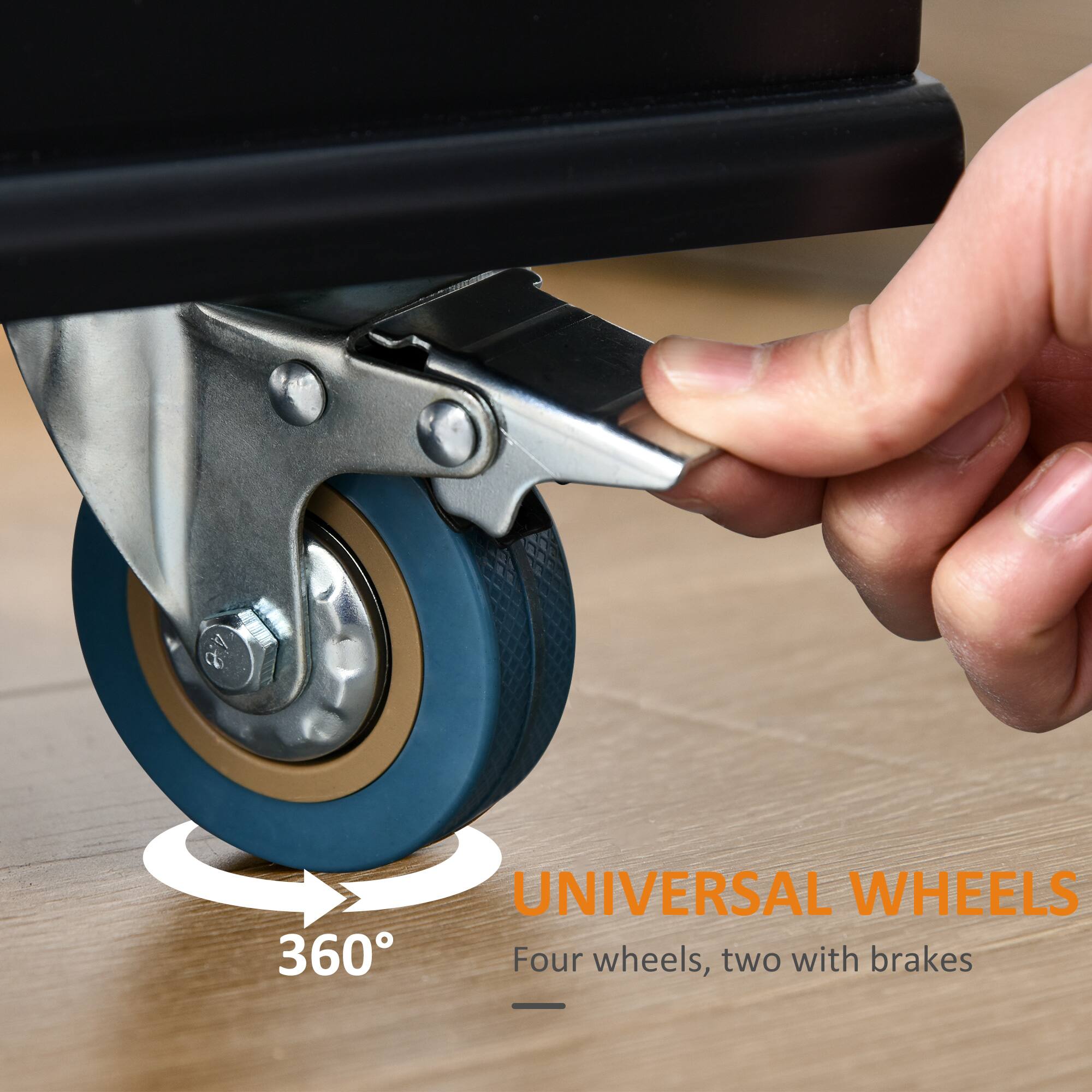 UNIVERSAL WHEELS  
360  
Four wheels, two with brakes