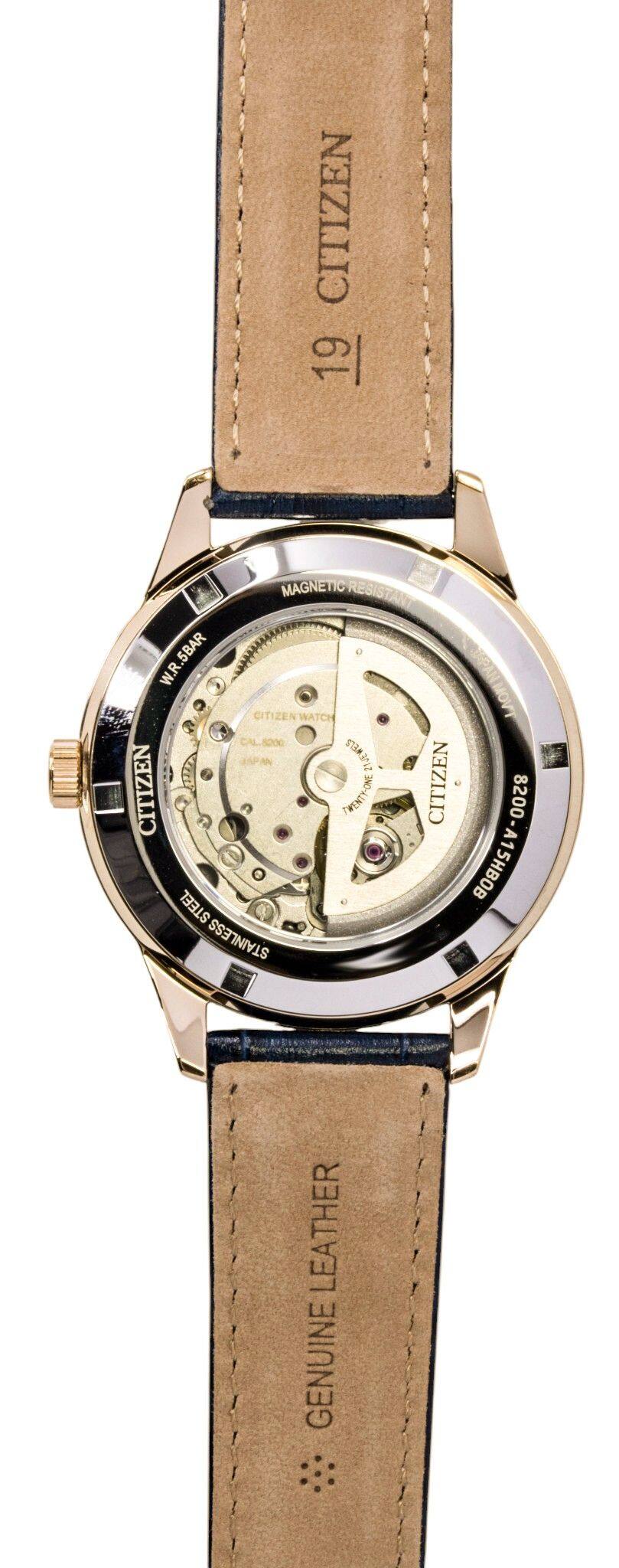CITIZEN 19  
MAGNETIC RESISTANT W.R. 5BAR JAPAN MOV'T CITIZEN WATCH CAL.5200 JAPAN  
CITIZEN TWENTY-ONE CITIZEN 8200-A15HBOB STEEL STAINLESS  
LEATHER GENUINE
