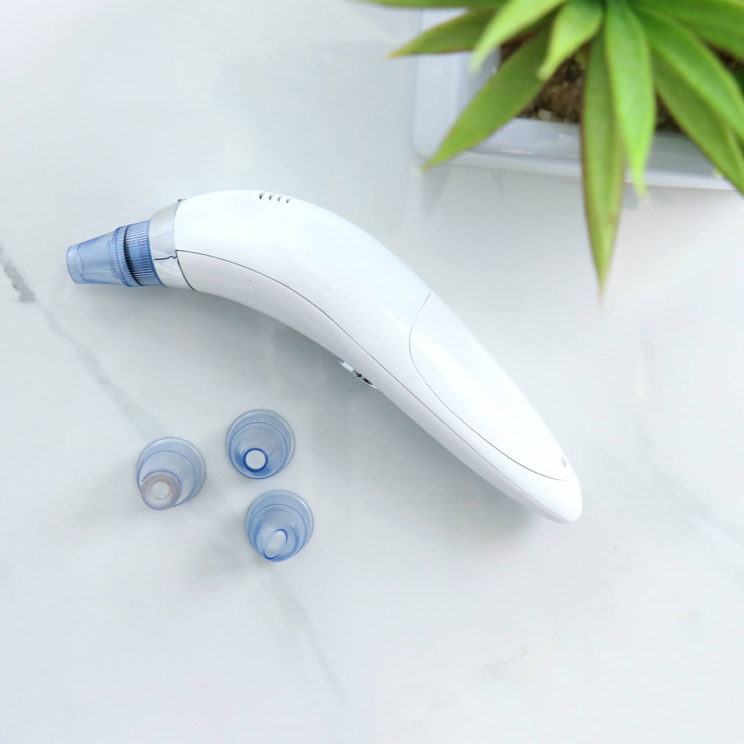 Alt View 4. Pursonic - Pursonic PHR4 Blackhead Remover Pore Vacuum with 4 Suction Heads - White.