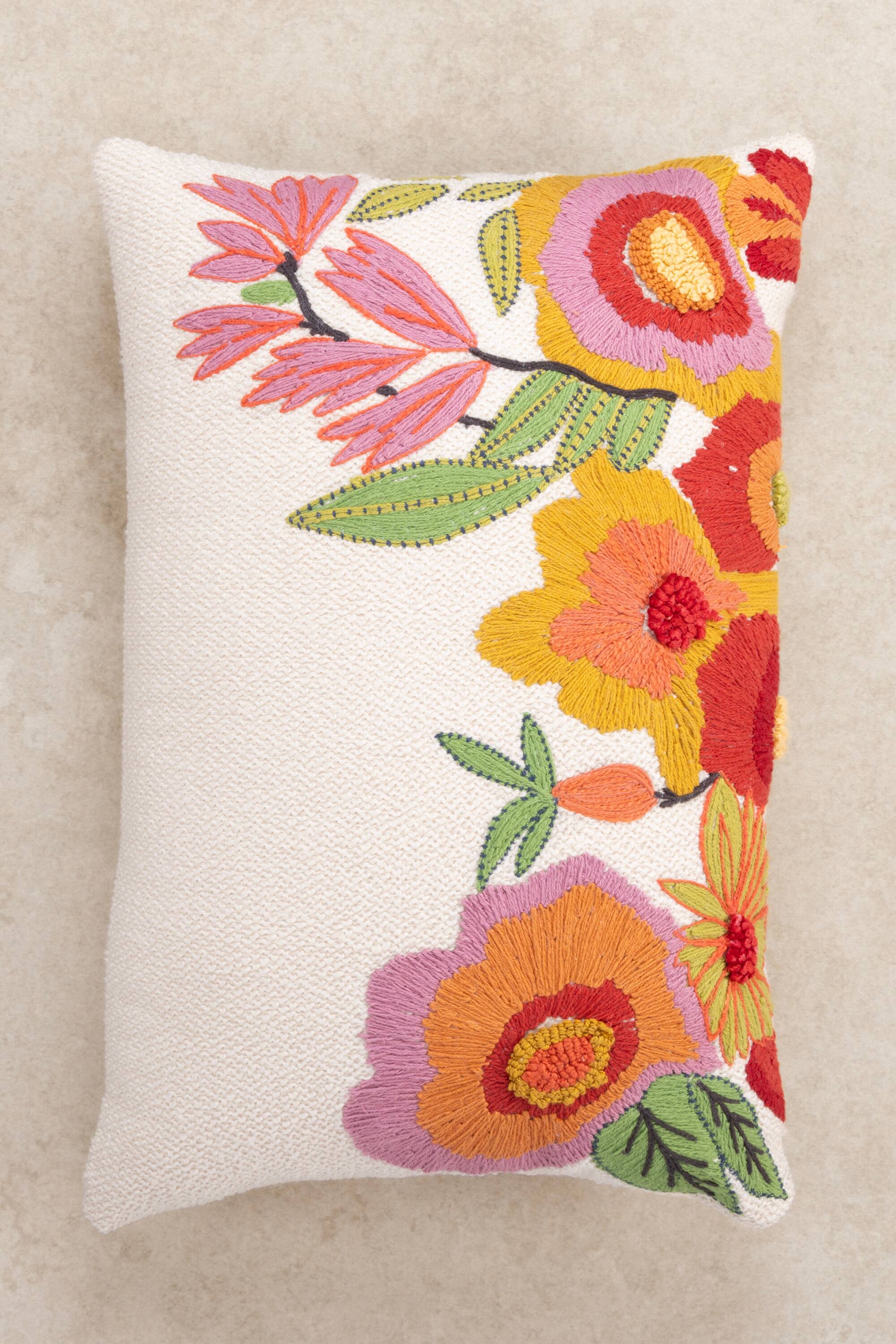 Angle. GAURI KOHLI - Sidari Pillow - Multicolored.