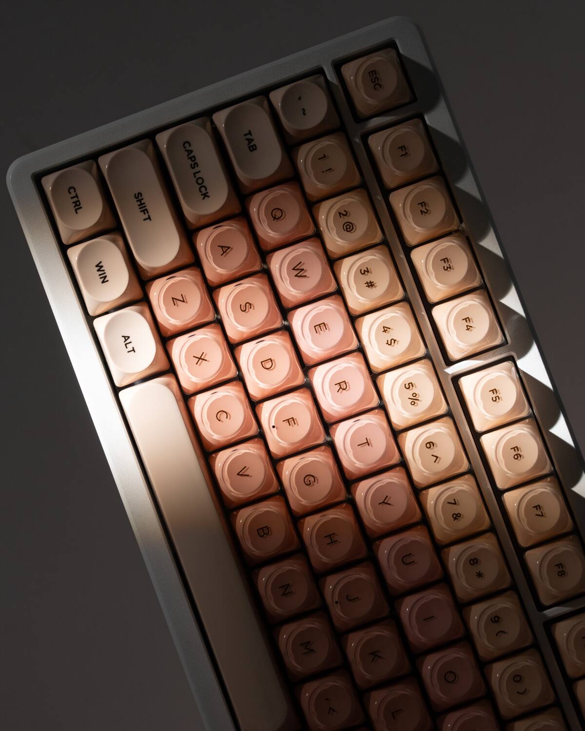 CTRL SHIFT WIN ALT ESC ~ TAB F1 CAPS LOCK 1! F2 2@ P A W F3 3# N S M 4 F4 4$ D R 5% F5 C T T e > F6 V G Y 7 7& & F7 U 8* 8 * F8 Z J - 9 9( ) M O O 1 A L