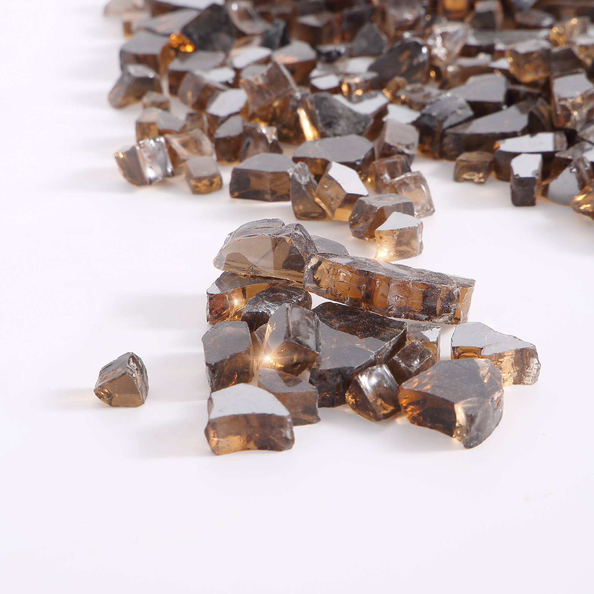 Angle. Empava - 10 lbs. 1/2-in Captivating Copper Reflective Tempered Fire Glass for Gas Fire Pit - Copper.