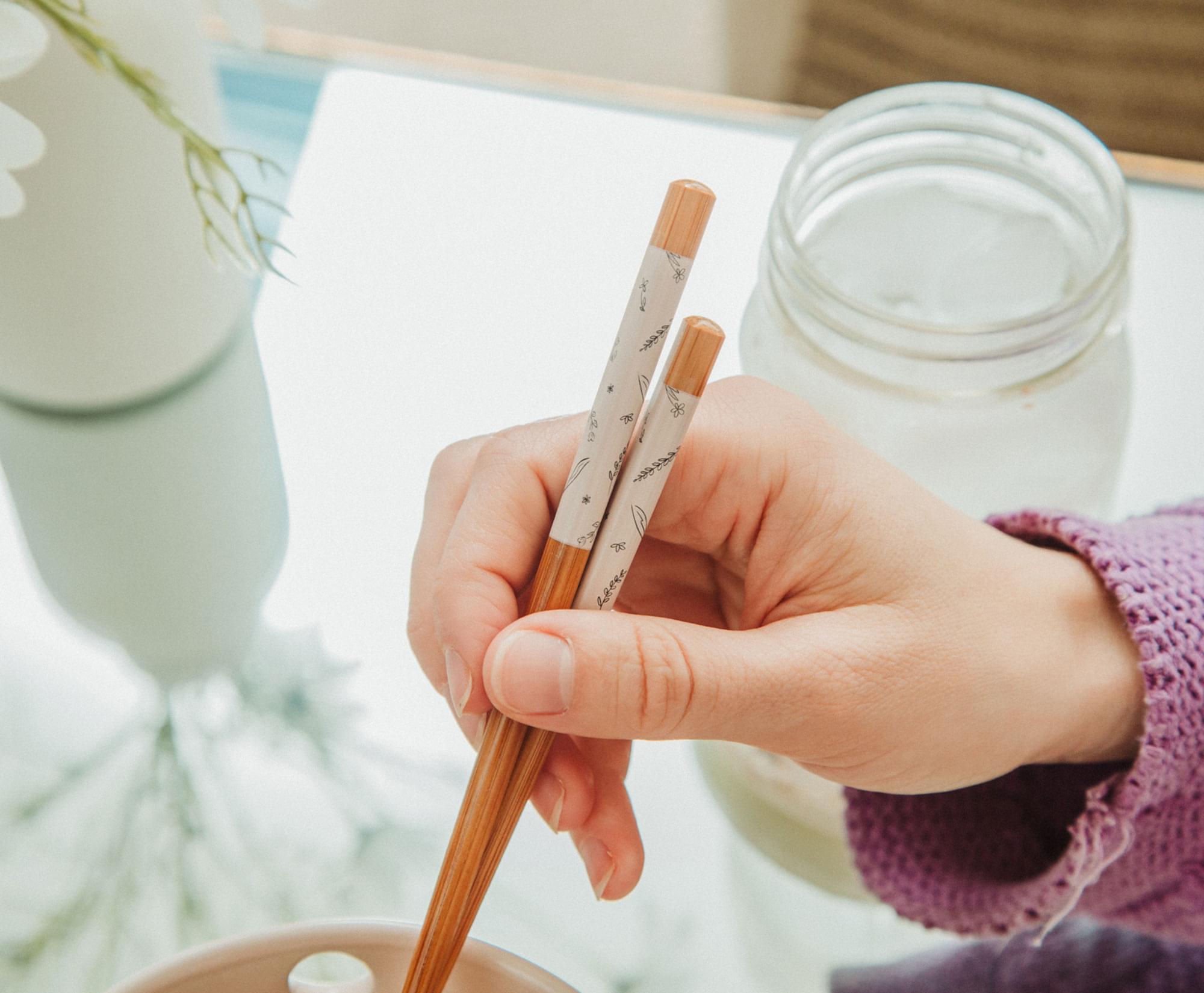 Alt View 2. Disney - Disney Winnie the Pooh Storybook 20-Ounce Ceramic Ramen Bowl and Chopstick Set - Pink.