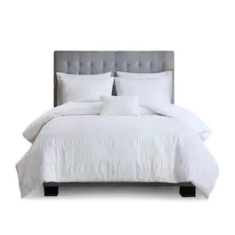 Gracie Mills - Stephenson Elegant Seersucker Stripe Duvet Cover Set - White