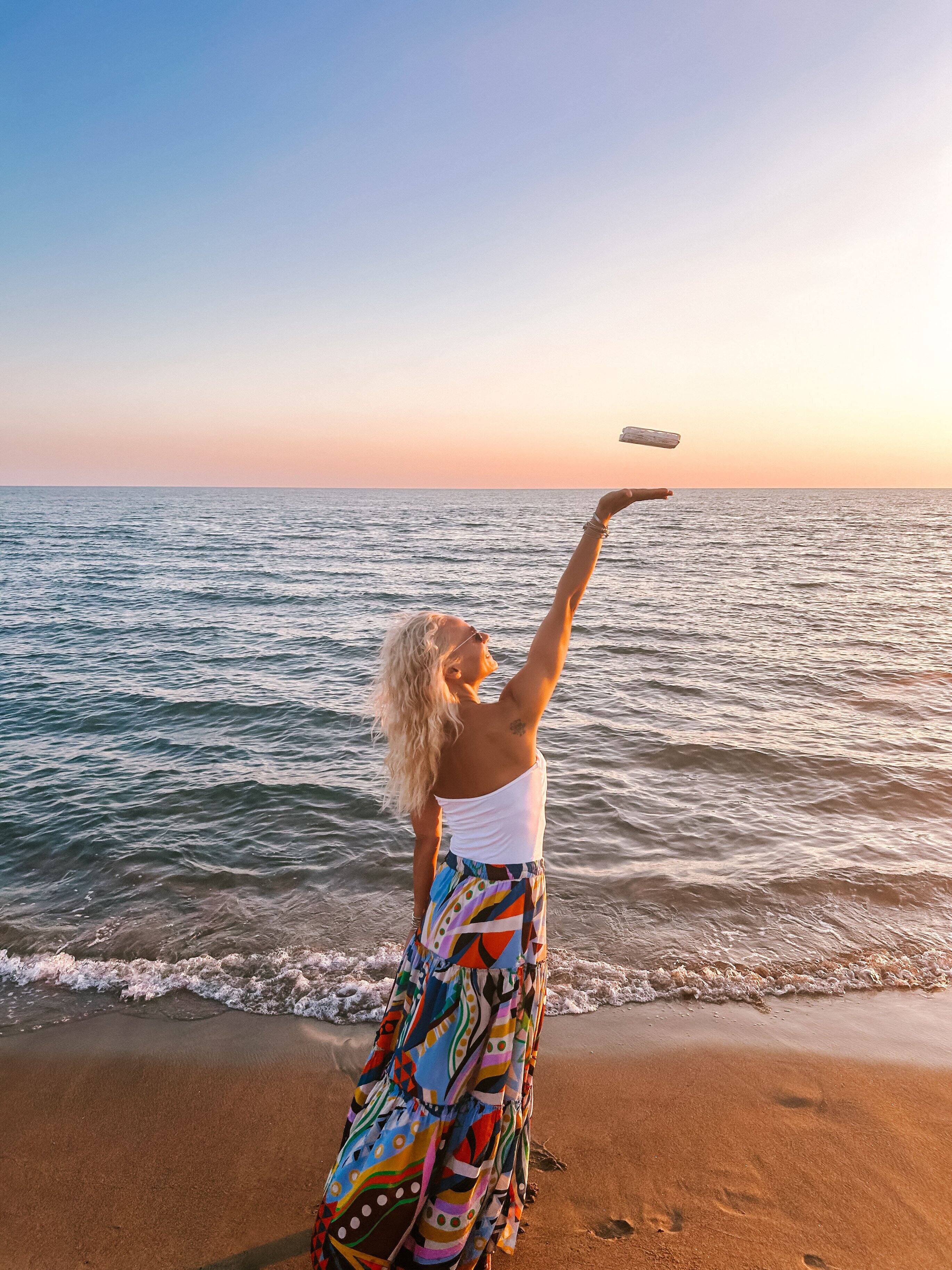 Alt View 5. HOVERAir - X1 Self-Flying Camera Drone Combo - Black.